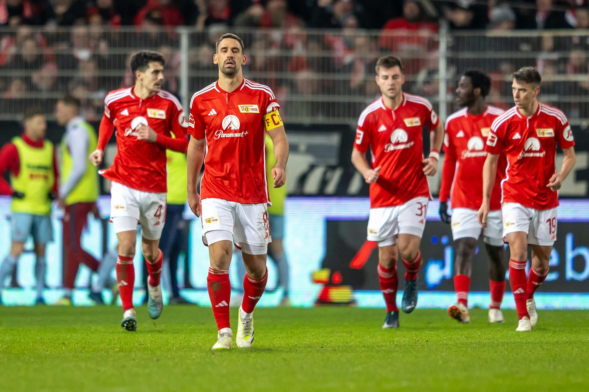 Erleichterung: Berlins Rani Khedira (2.v.l.) nach dem 1:0 Führungstreffer durch Benedict Hollerbach in der 56. Minute.