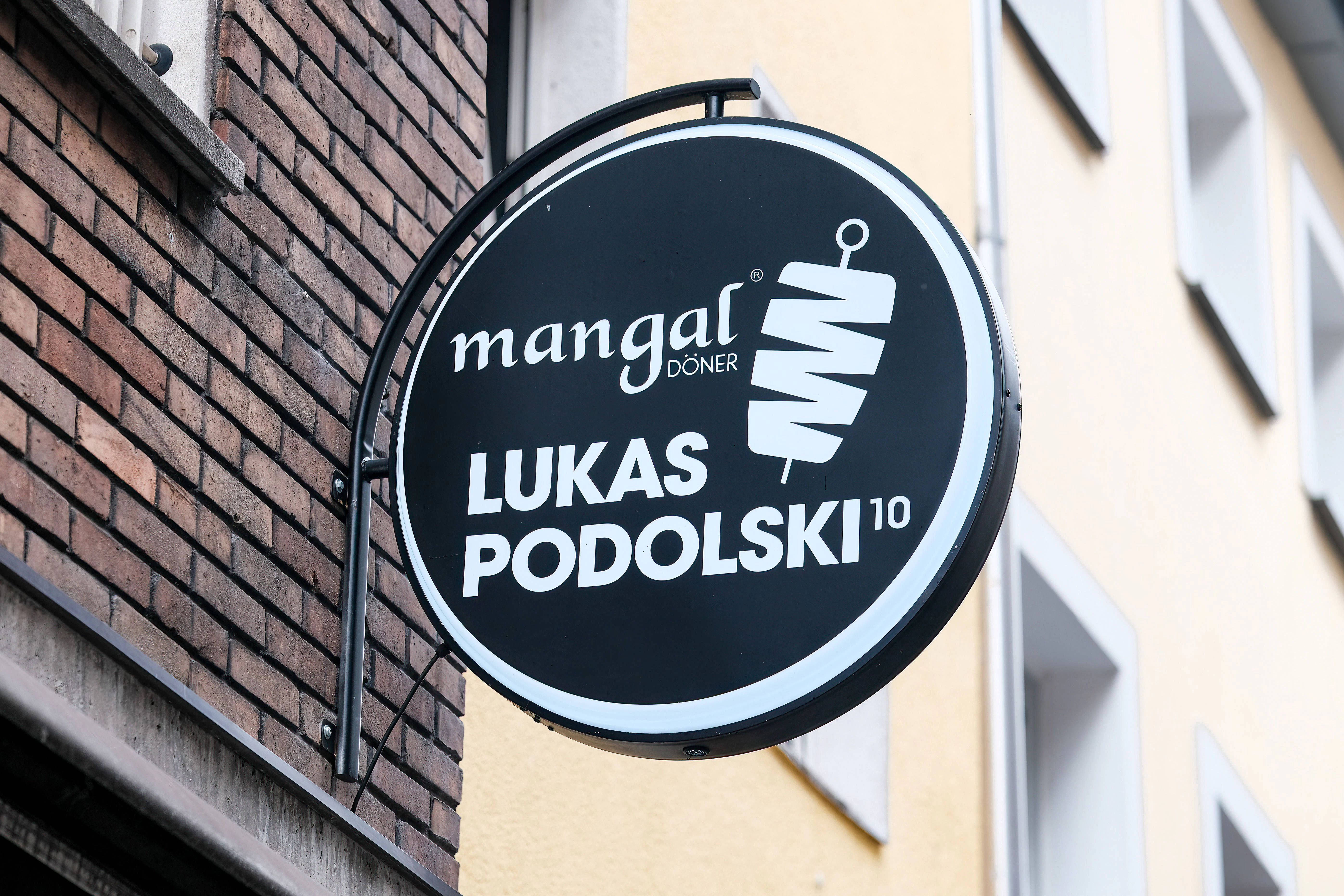 Kann auch Fleisch im Brot: Lukas Podolski ist nicht nur der Namensgeber der Dönerkette, sondern auch ihr Gründer und Eigentümer. Hier eine Filiale in Düsseldorf.