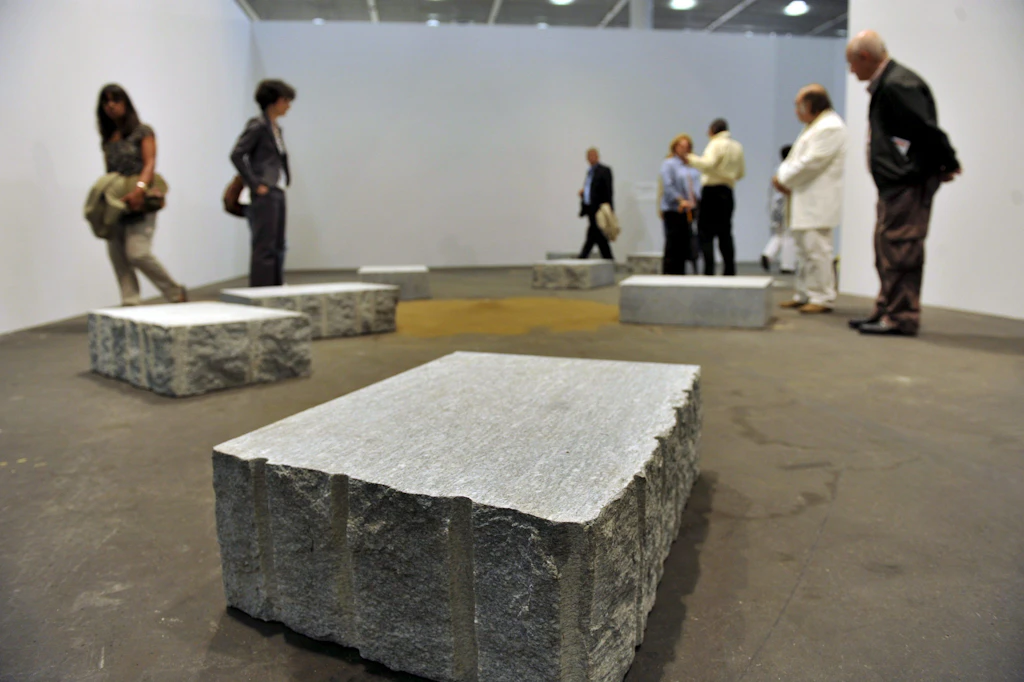 Arte Povera – en basit şeyler Giovanni Anselmo’nun ellerinde yaşamın sunakları haline geldi