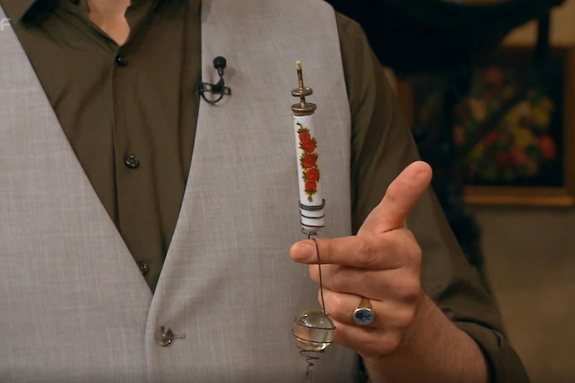 Eine Petroleum-Kerze für den Tannenbaum? Das gibt es nur bei „Bares für Rares“.