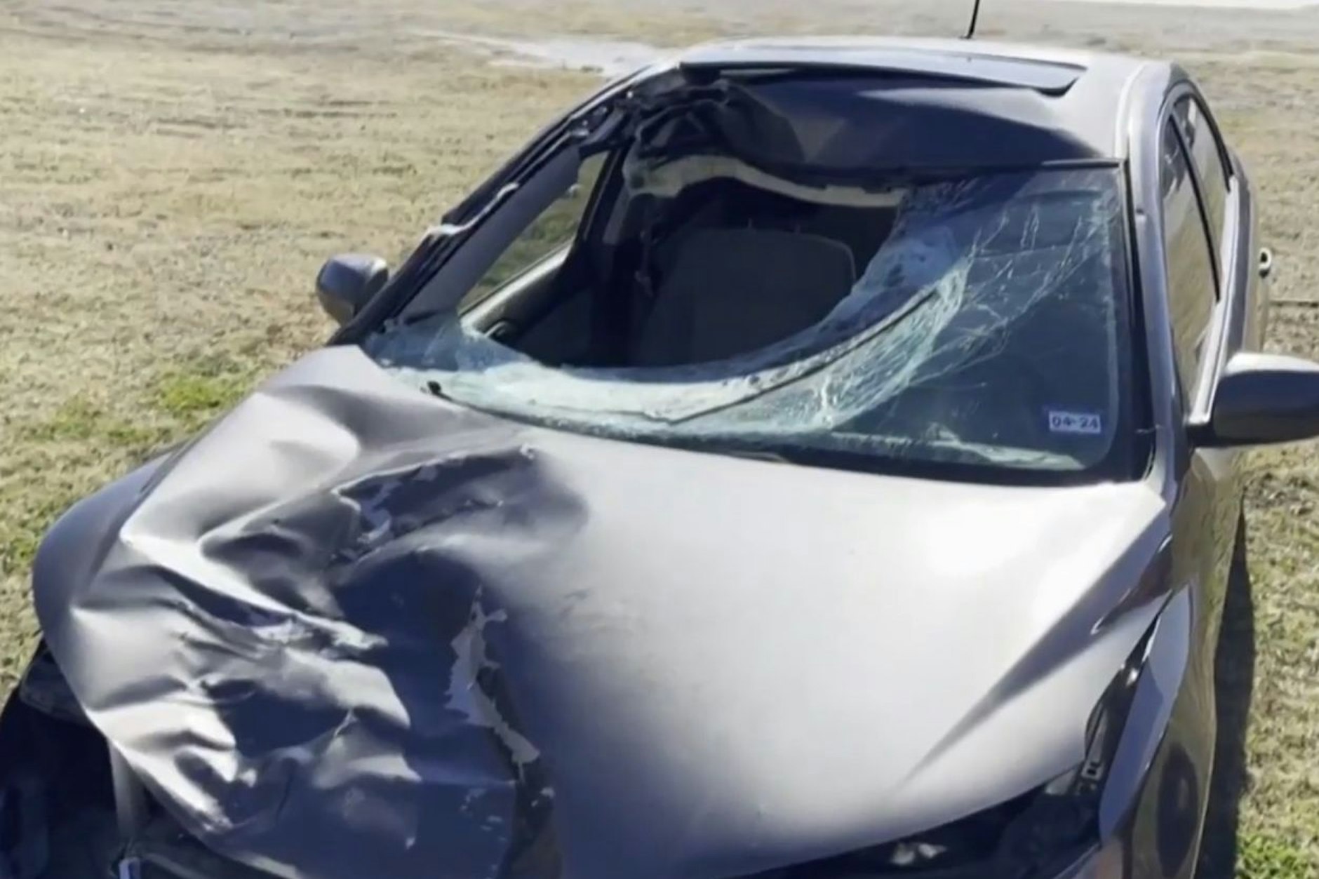 Der zerstörte Wagen von Nestor Flores.