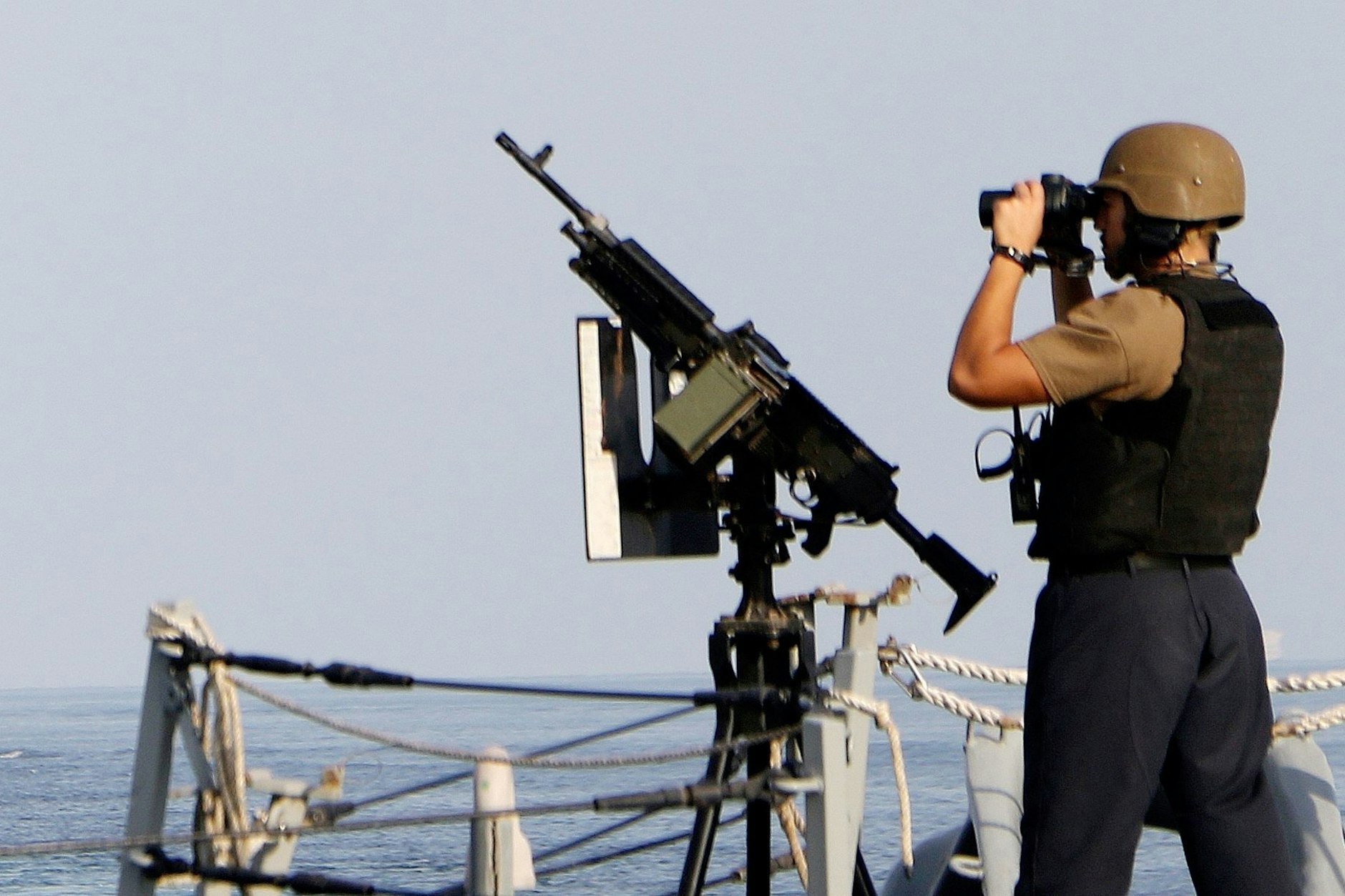 Wird sich Deutschland an der „Koalition der Willigen“ beteiligen? Ein Schiff der U.S. Navy patrouilliert im Roten Meer.