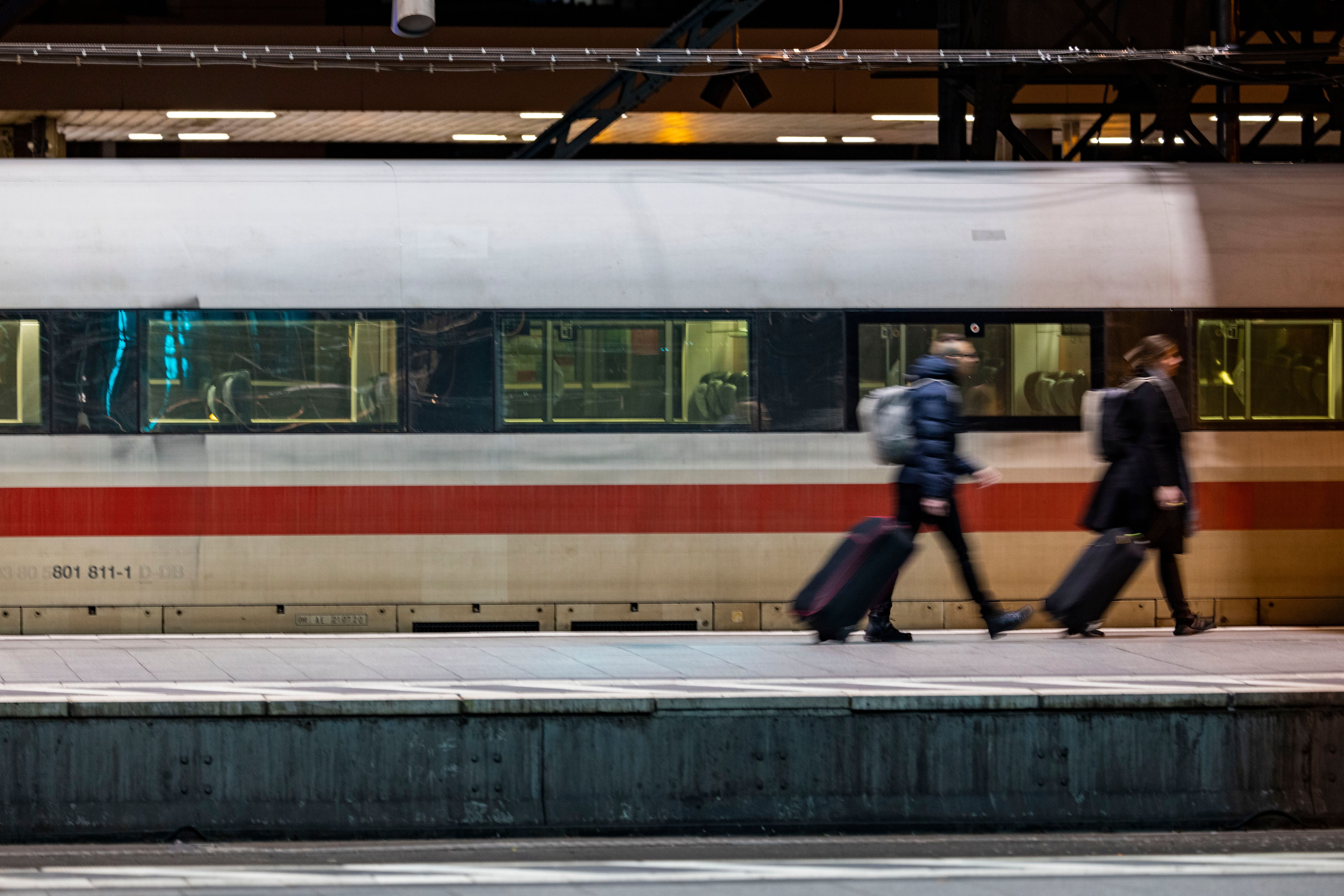 Bahnstreiks Ab Januar: Lokführergewerkschaft GDL Will Bei Bahn Bis Zu ...