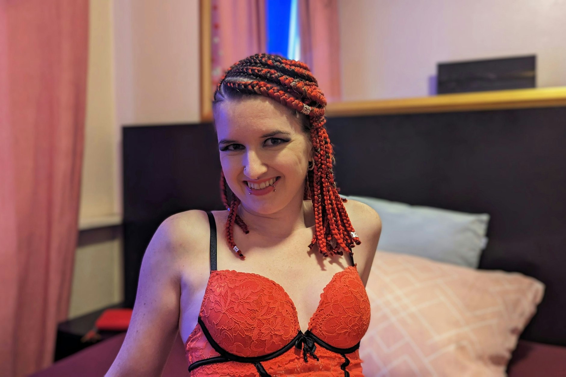 Die Tage rund um Weihnachten gelten in der Erotikbranche als besonders umsatzstark – das weiß auch die Sexarbeiterin Carina Hollert.