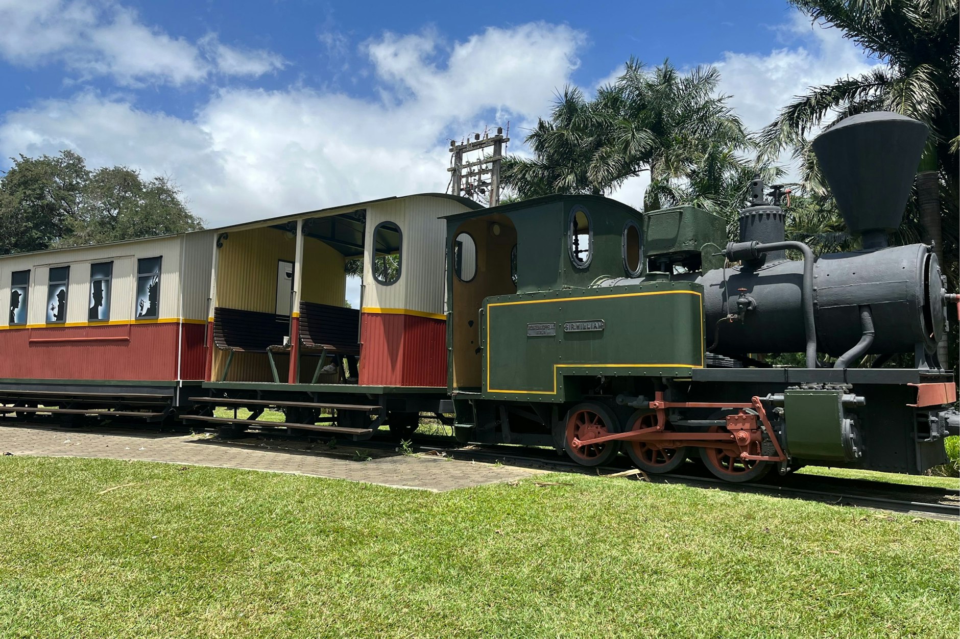 So sauber und schick wie hier auf Mauritius waren Feldbahnen selten. Sie waren eher schmutzig von der schweren Arbeit.