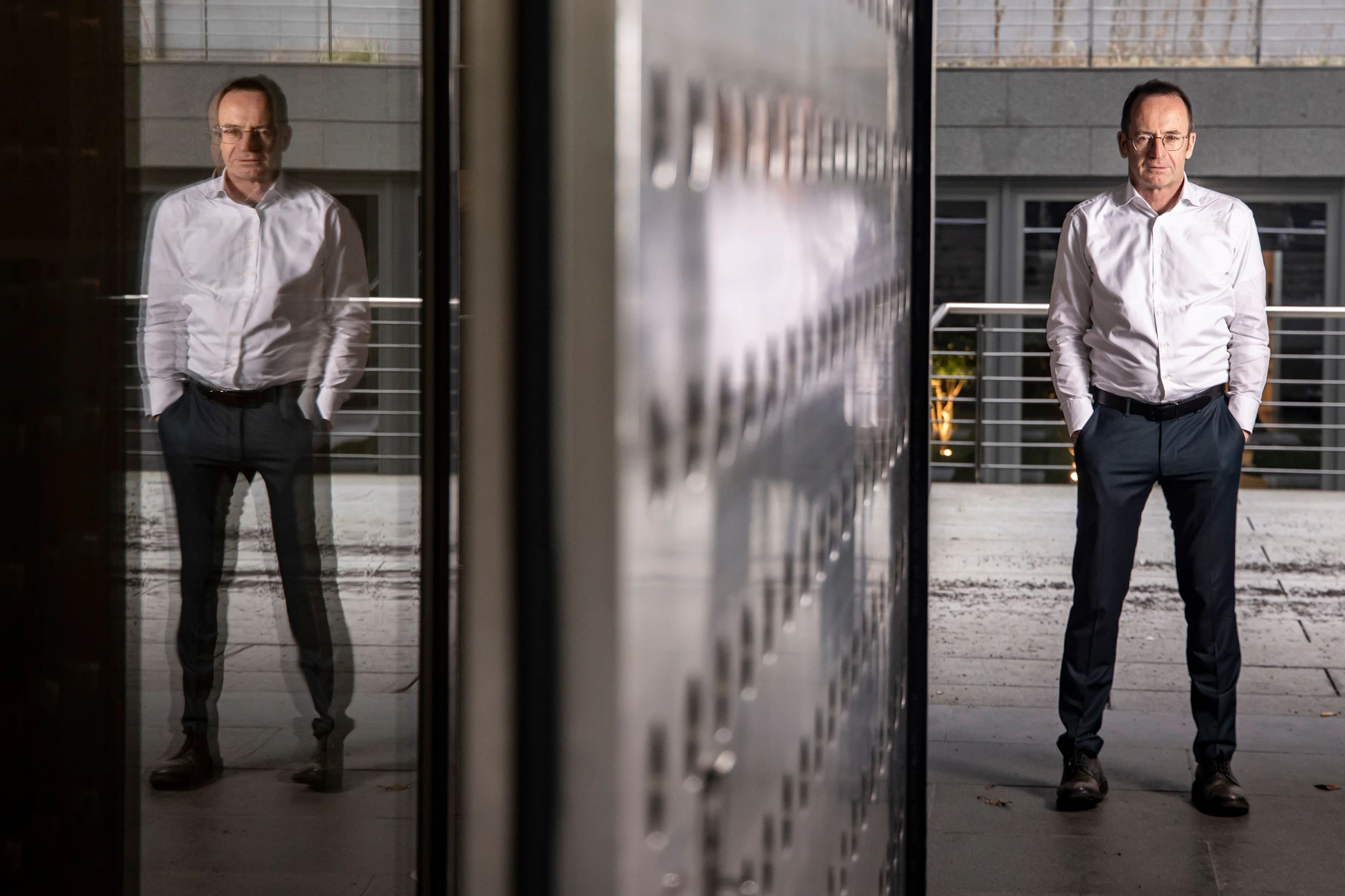 Der Berliner Wirtschaftsanwalt Jörg Karenfort im Hof seiner Sozietät am Berliner Gendarmenmarkt