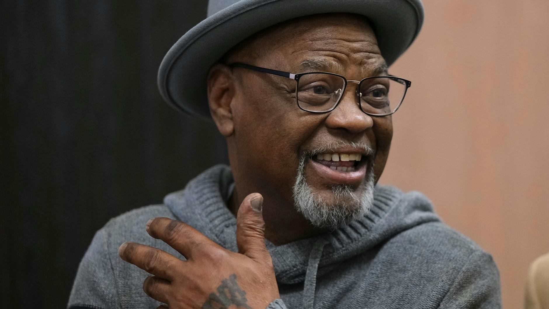 Die Haftstrafe des 71-jährigen Afroamerikaners Glynn Simmons wurde aufgehoben.