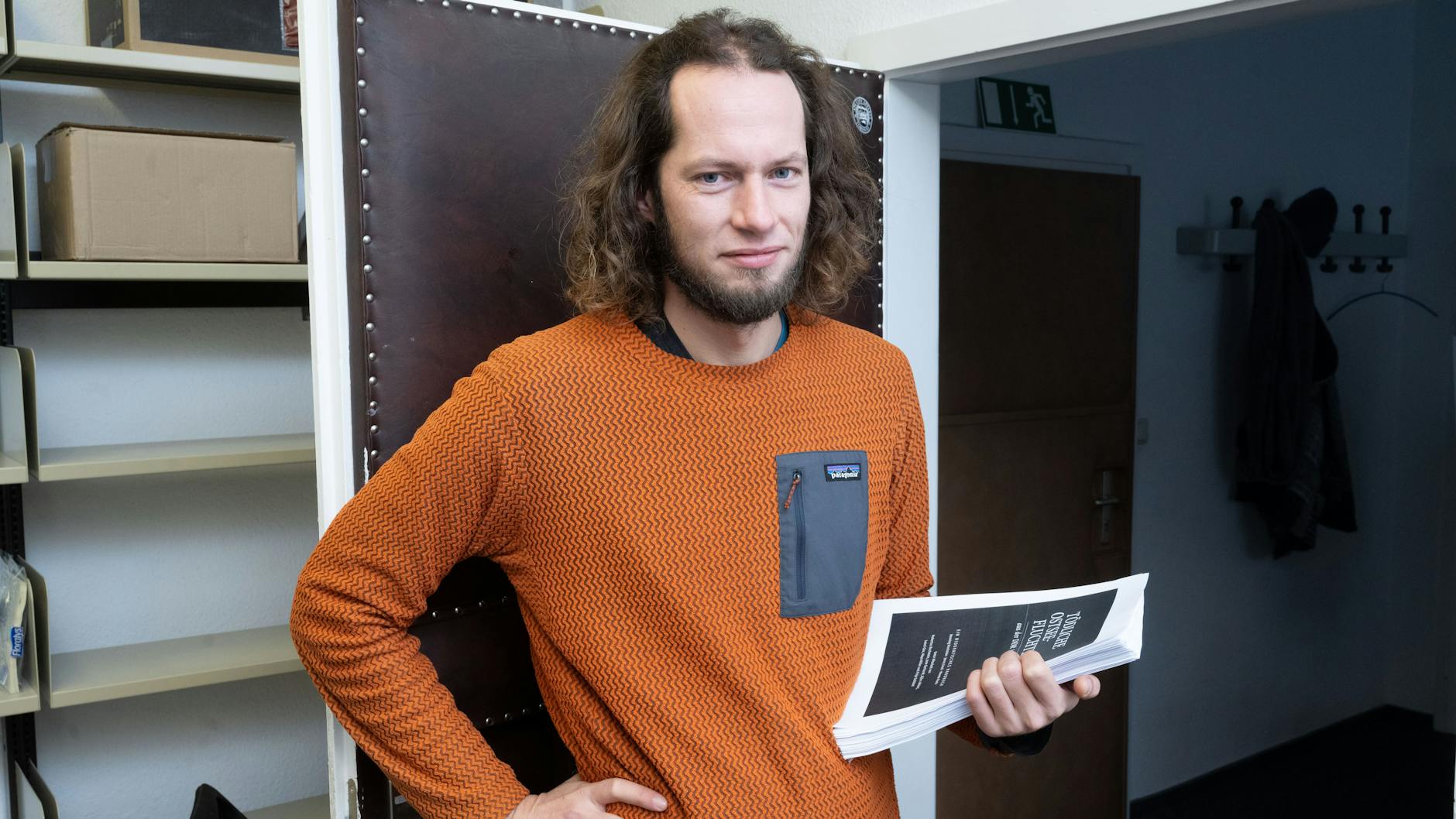 Henning Hochstein hat zusammen mit weiteren Wissenschaftlern der Universität Greifswald tödliche DDR-Fluchten über die Ostsee erforscht. Im Internet haben sie 147 tragische Schicksale in Form von Kurzbiografien veröffentlicht. 