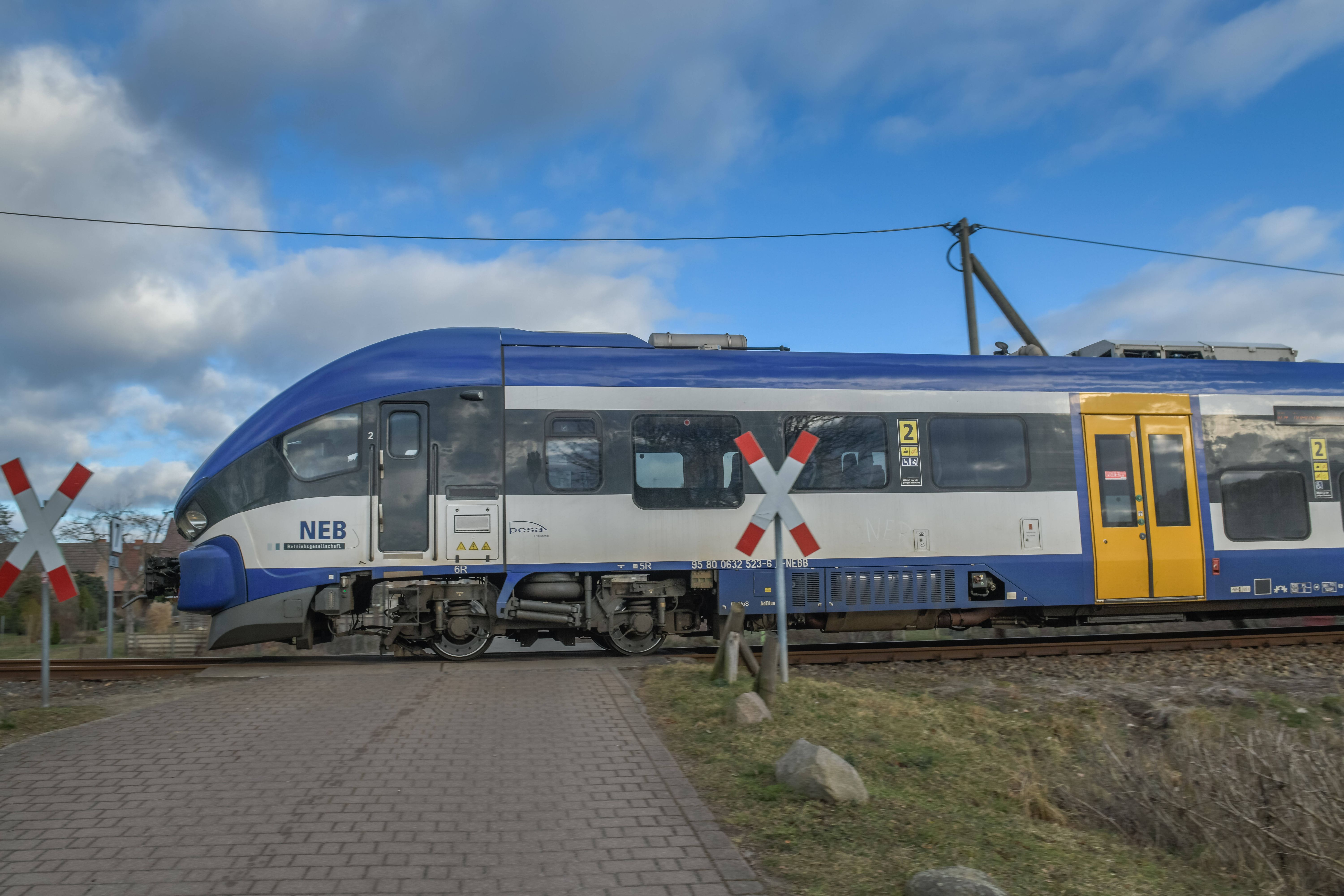 Peinlich! Lokführer lässt Zugteil mit Fahrgästen stehen