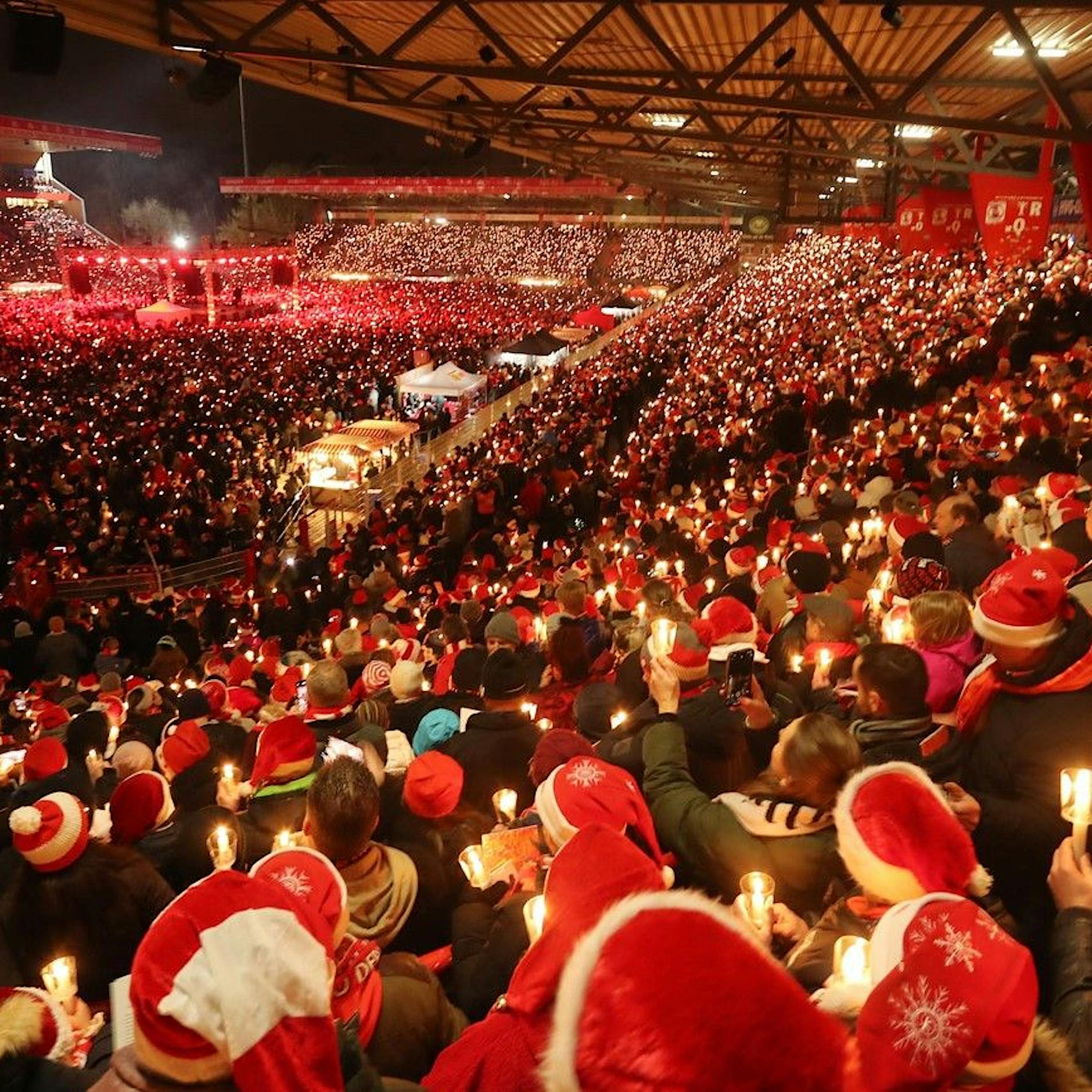 1. FC Union Berlin: Großes Weihnachtssingen im Stadion An der Alten Försterei in Köpenick