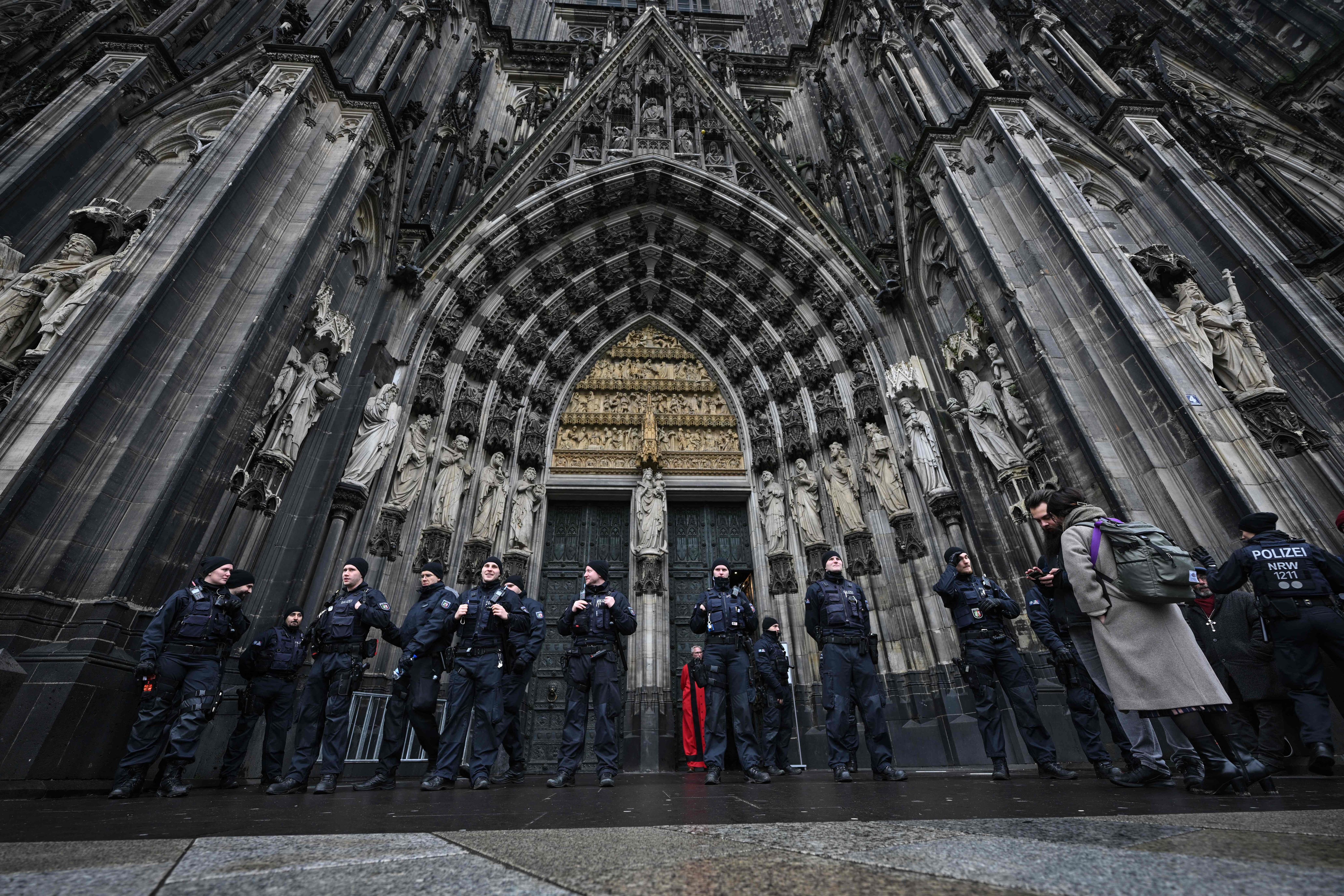 Anschlagspläne an Heiligabend: Polizei erhöht Schutz am Kölner Dom