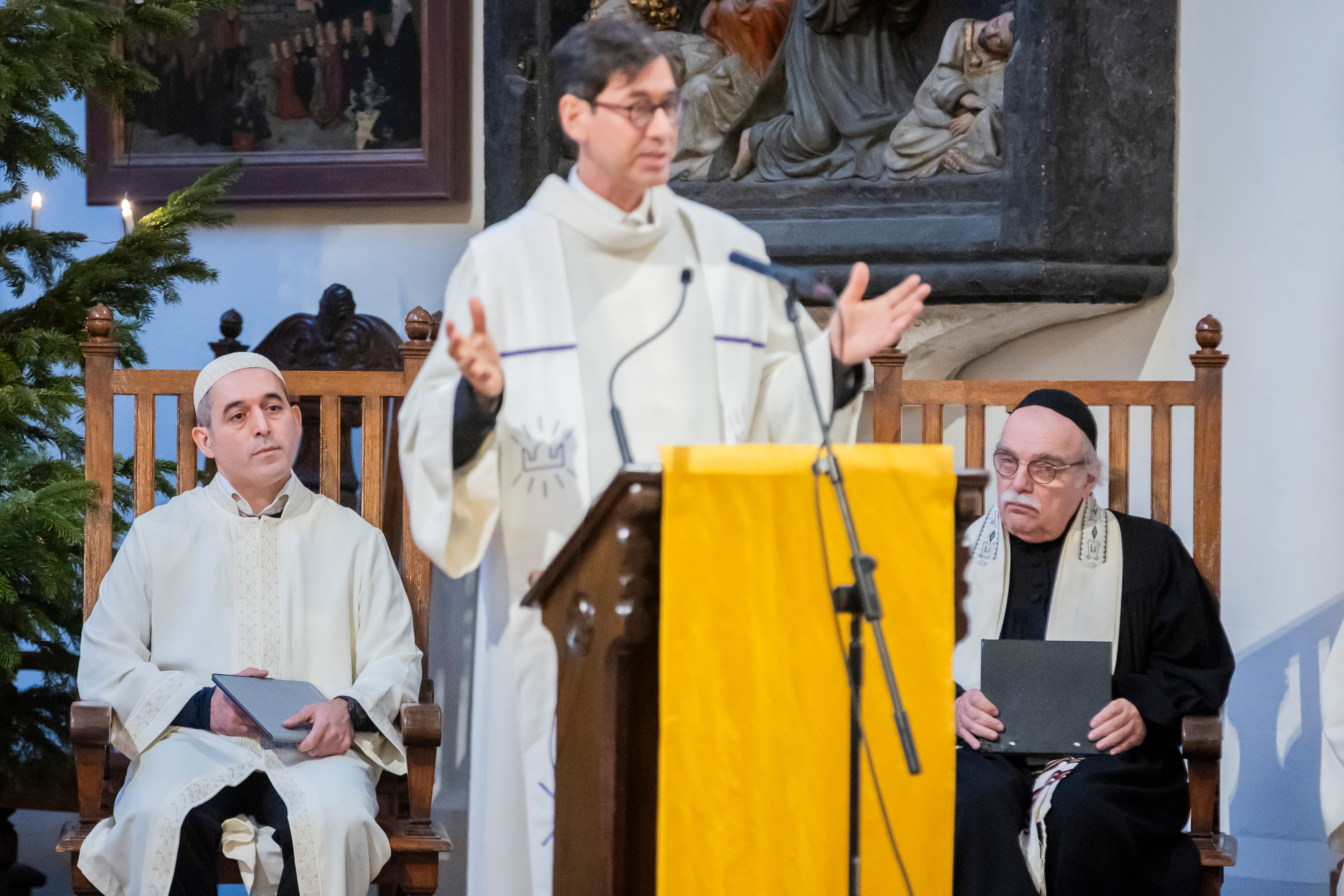 Berlin: Christen, Juden und Muslime feiern gemeinsam Gottesdienst