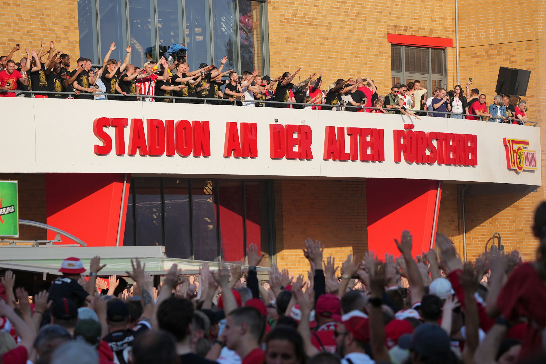 Nicht genug Platz für die Fans: Noch ist das Stadion An der Alten Försterei für etwas mehr als 22.000 Zuschauer ausgelegt.