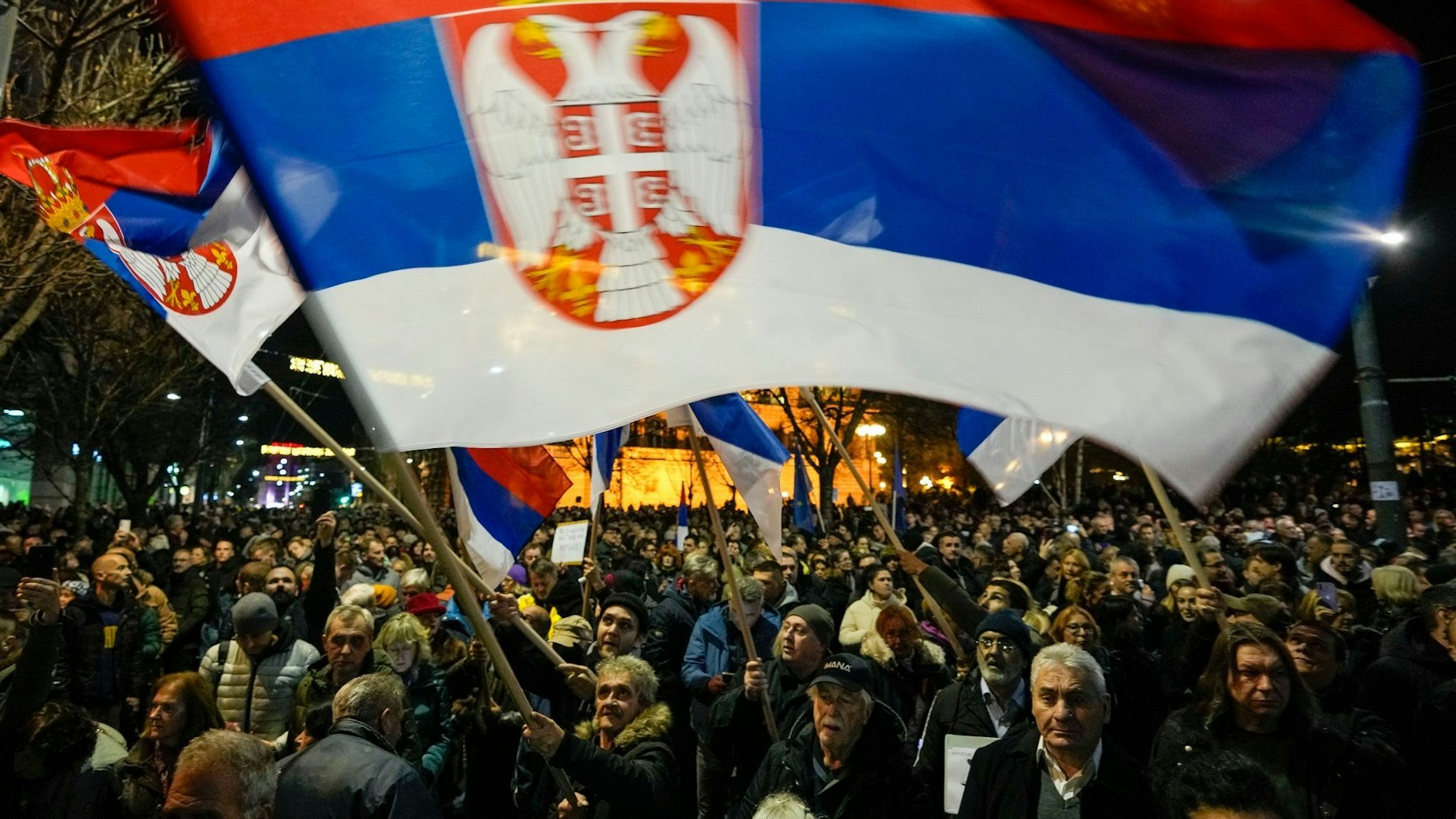 Proteste in Serbien nach Wahlen: Maidan-Versuch in Belgrad?