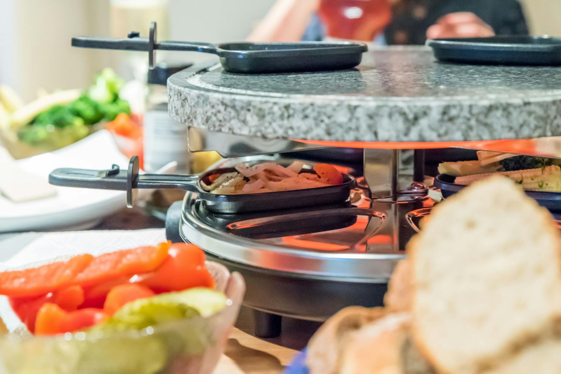 Es gibt viele leckere Rezepte für Raclette. Lassen Sie sich inspirieren.