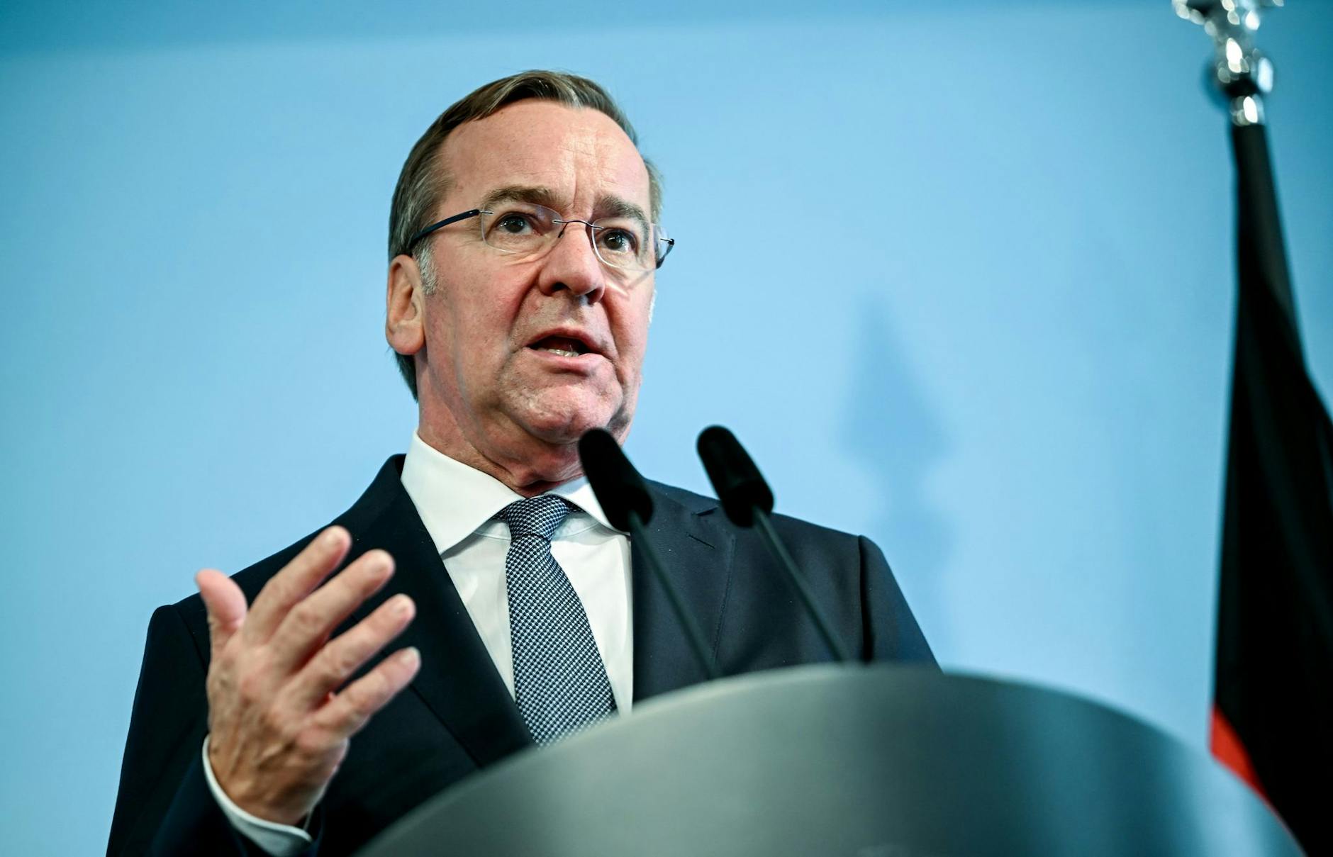 ARCHIV - Verteidigungsminister Boris Pistorius (SPD) landet im jährlichen Politikerranking der «Bild am Sonntag» auf dem ersten Platz.