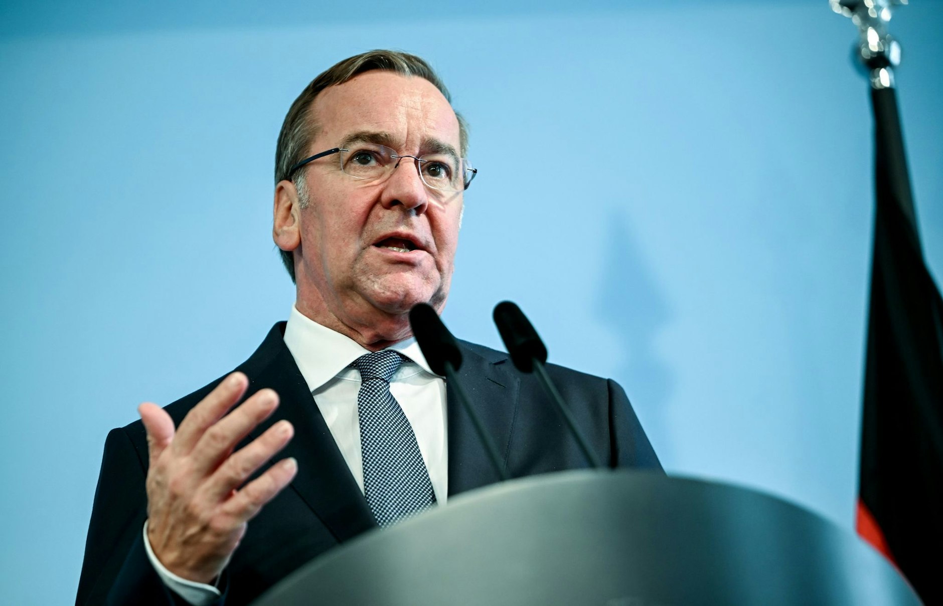 ARCHIV - Verteidigungsminister Boris Pistorius (SPD) landet im jährlichen Politikerranking der «Bild am Sonntag» auf dem ersten Platz.  