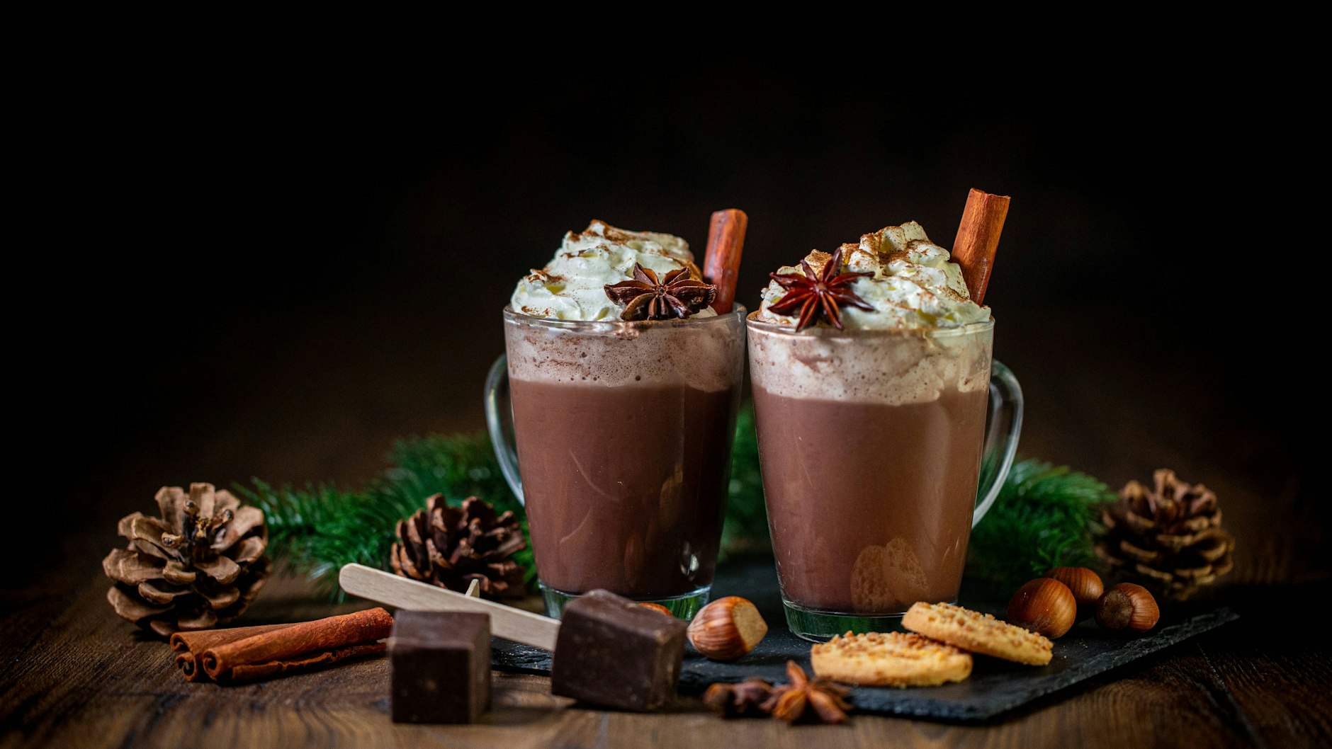 Heiße Schokolade schmeckt auch nach dem Fest noch - mit diesem Rezept machen Sie den köstlichen Kakao aus Schokoweihnachtsmännern.