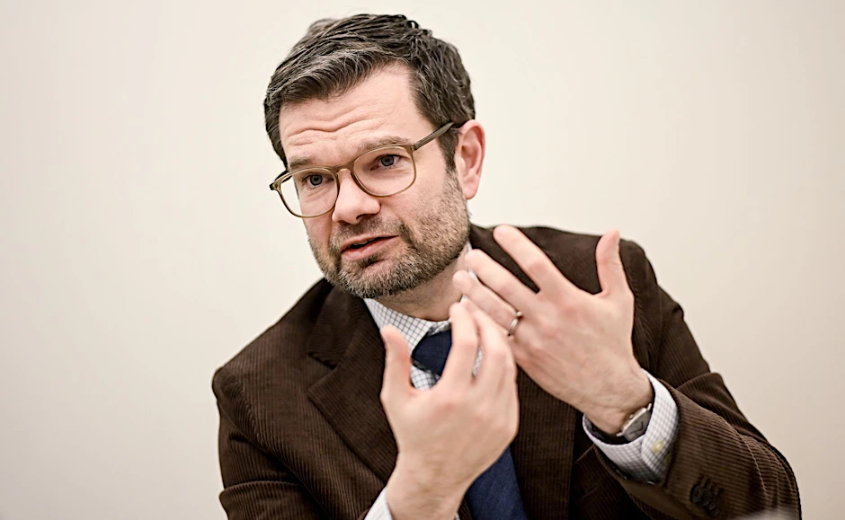 Bundesjustizminister Marco Buschmann (FDP) hat keine Zweifel daran, dass der Slogan «From the river to the sea, Palestine will be free» generell verboten sein sollte.  