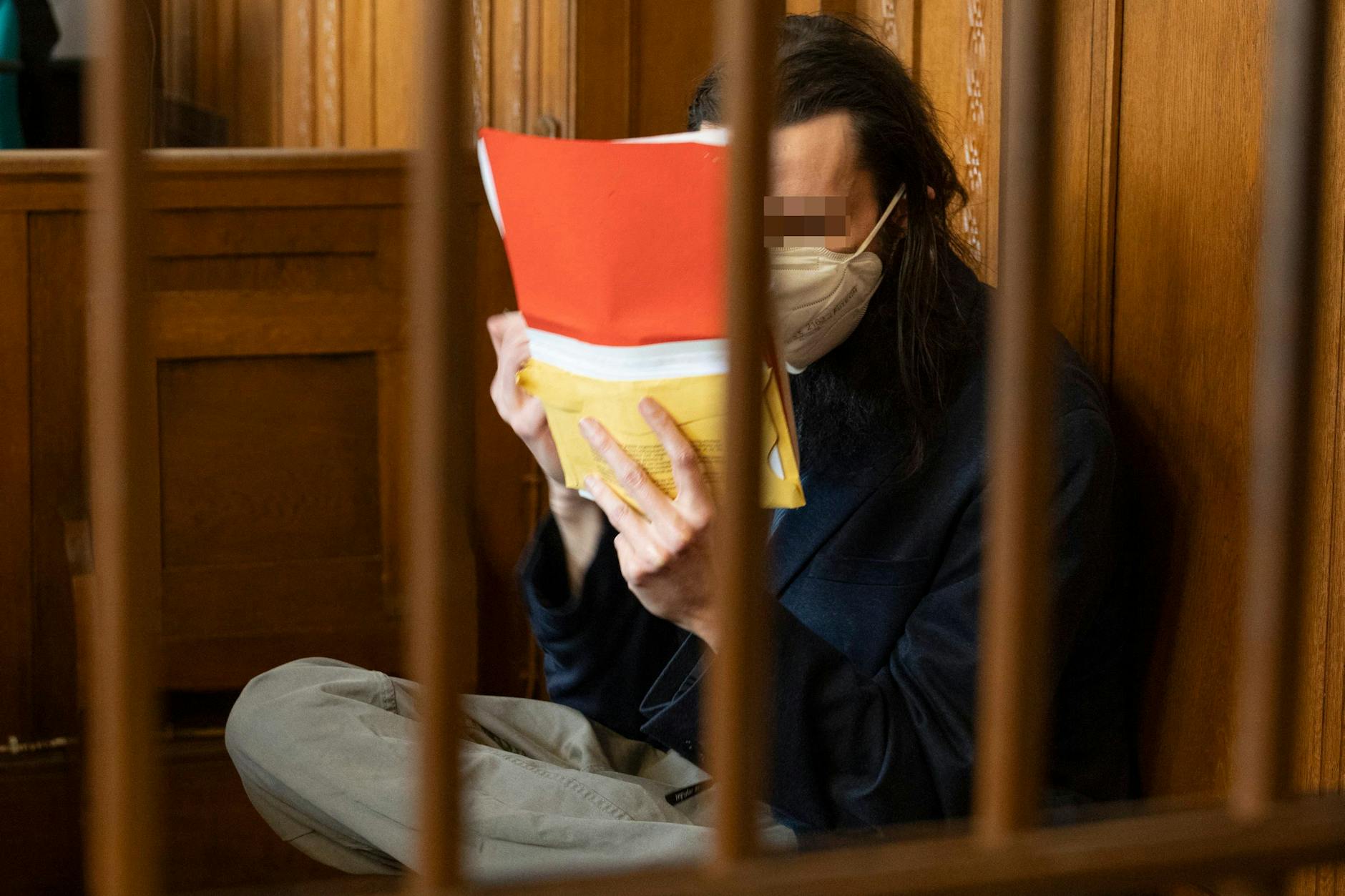 Dem Angeklagten Constantin S. (35) droht in Berlin Sicherungsverwahrung.