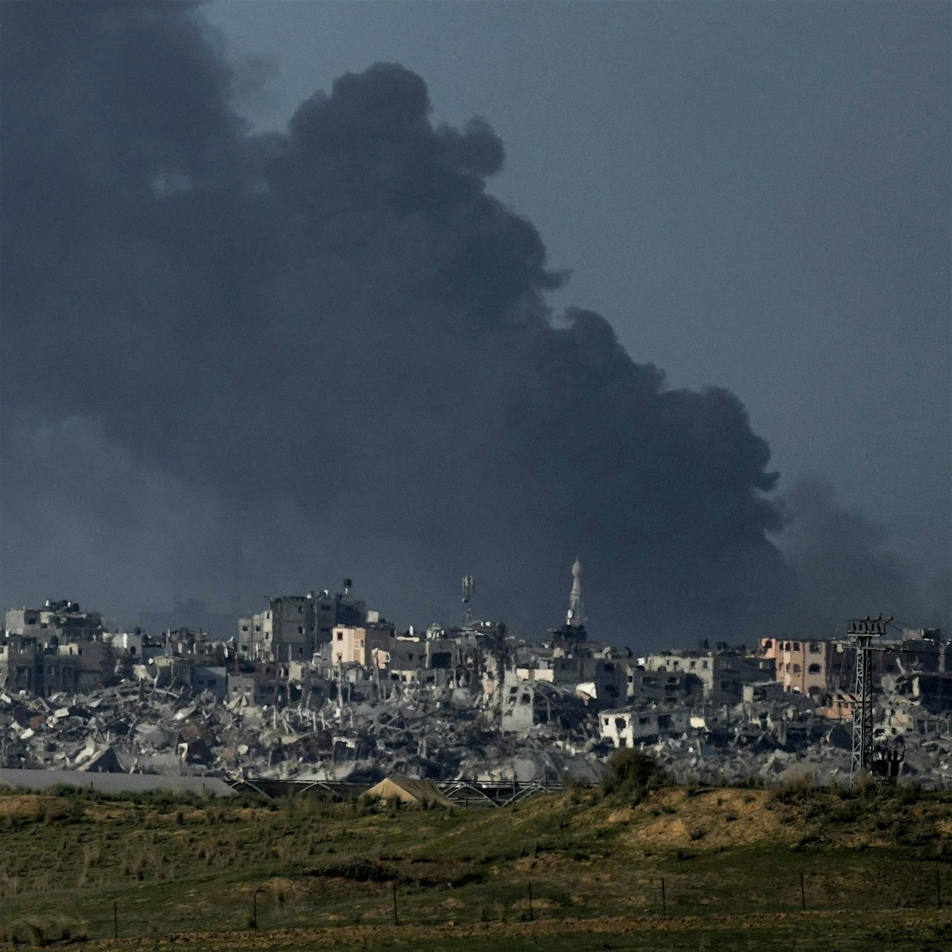 Krieg in Nahost: Netanjahu stellt drei Bedingungen für Frieden in Gaza – Israel weitet Militäreinsatz aus