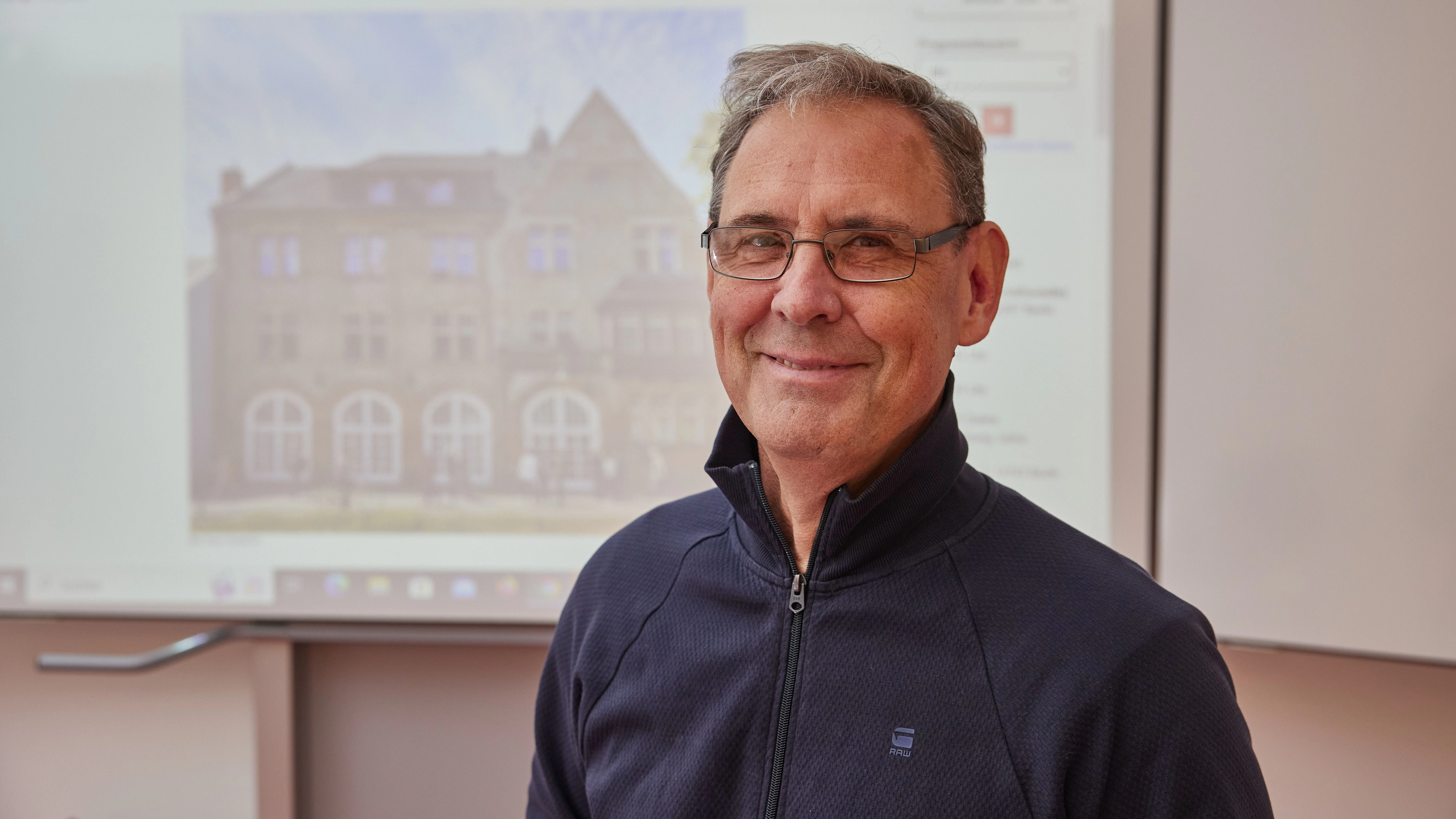 Volkshochschullehrer Thorsten Wallnig: Oft hängt der digitale Stil vom Alter ab.