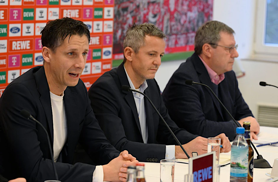 Kann sich über mangelende Arbeit vor Weihnachten nicht beklagen: FC-Geschäftsführer Christian Keller (l).  