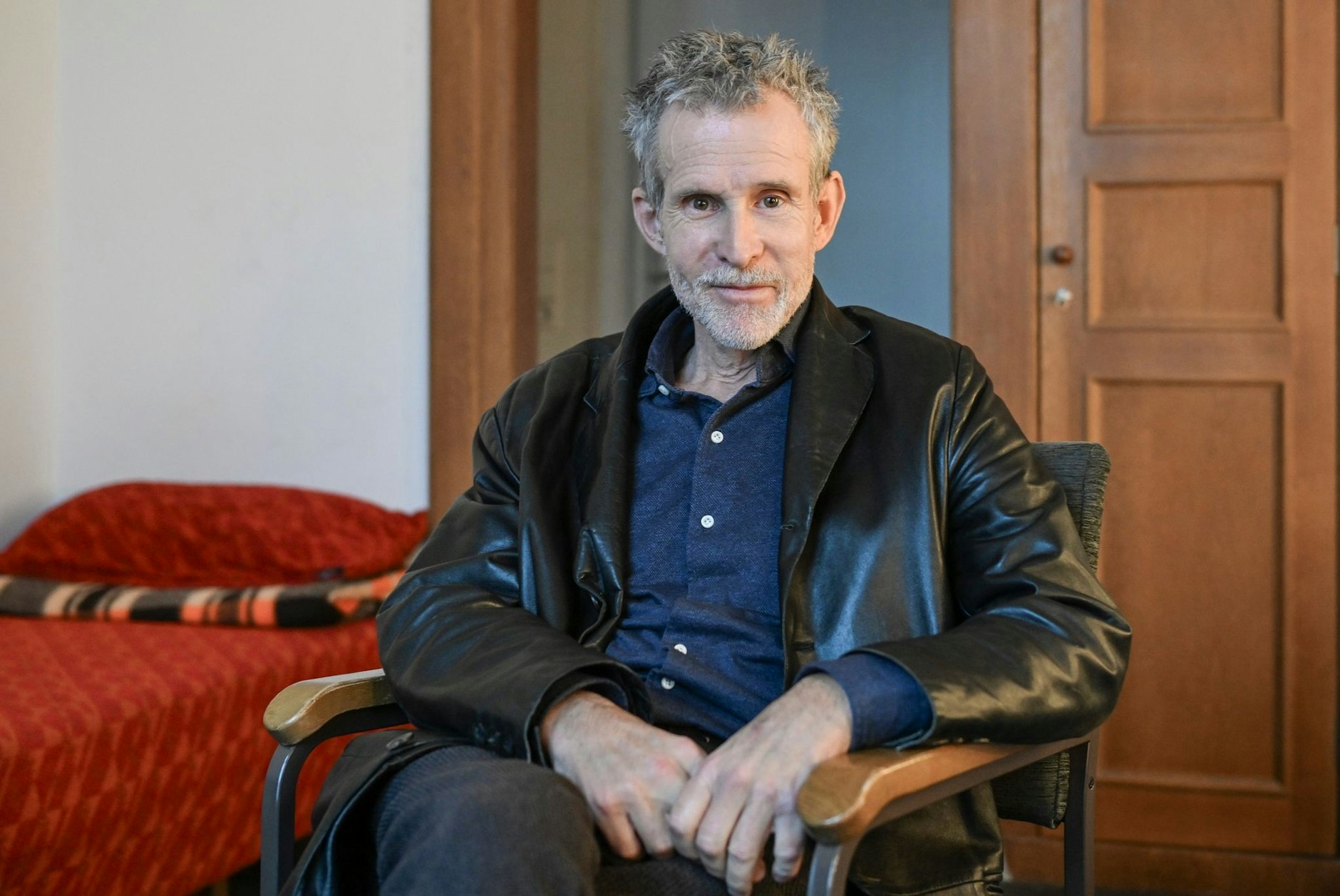 ARCHIV - Der Schauspieler Ulrich Matthes erzählt von Weihnachten in seiner Kindheit.  