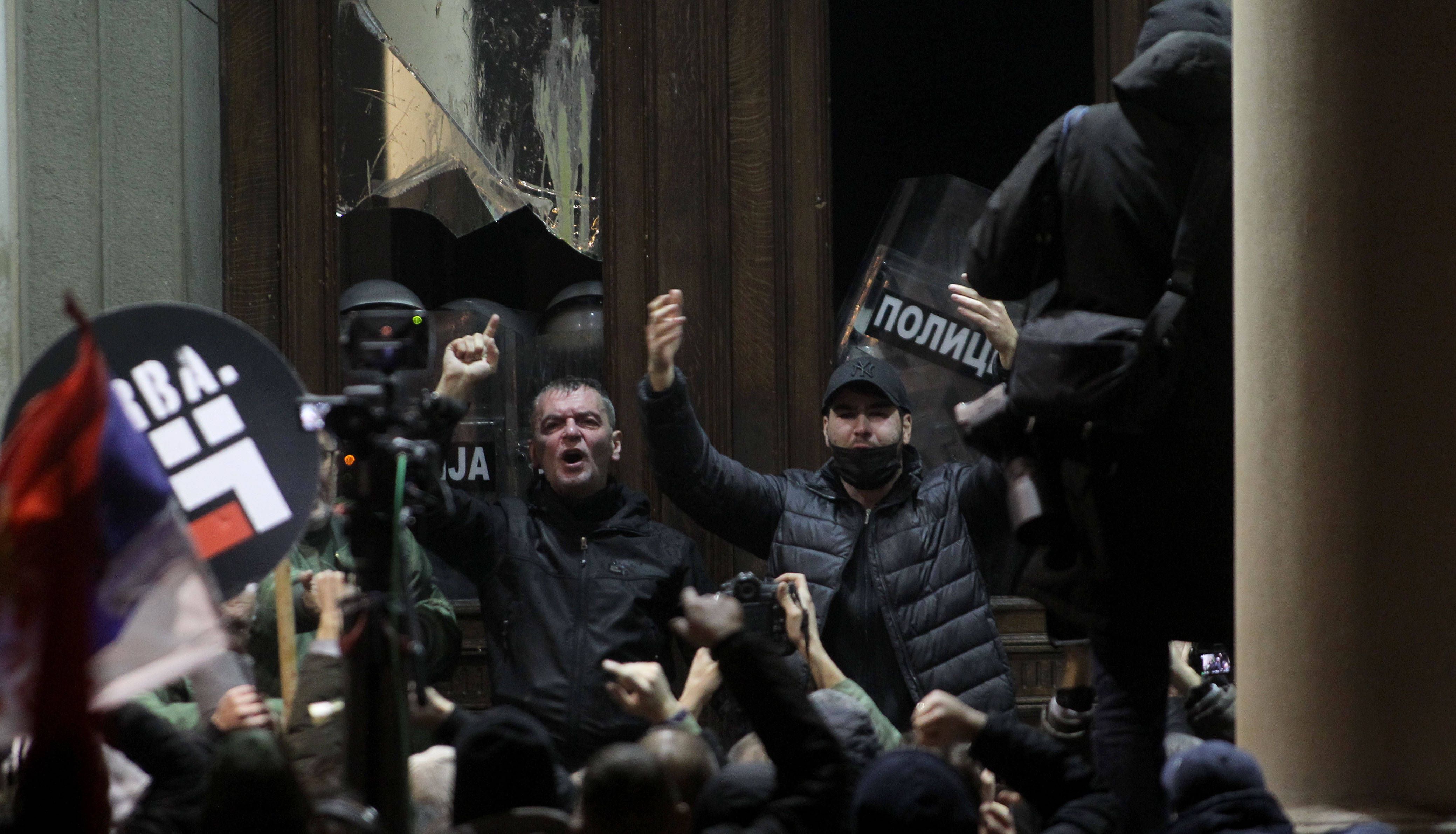 Proteste Gegen Wahl In Serbien: Demonstranten Wollen Belgrad 24 Stunden ...