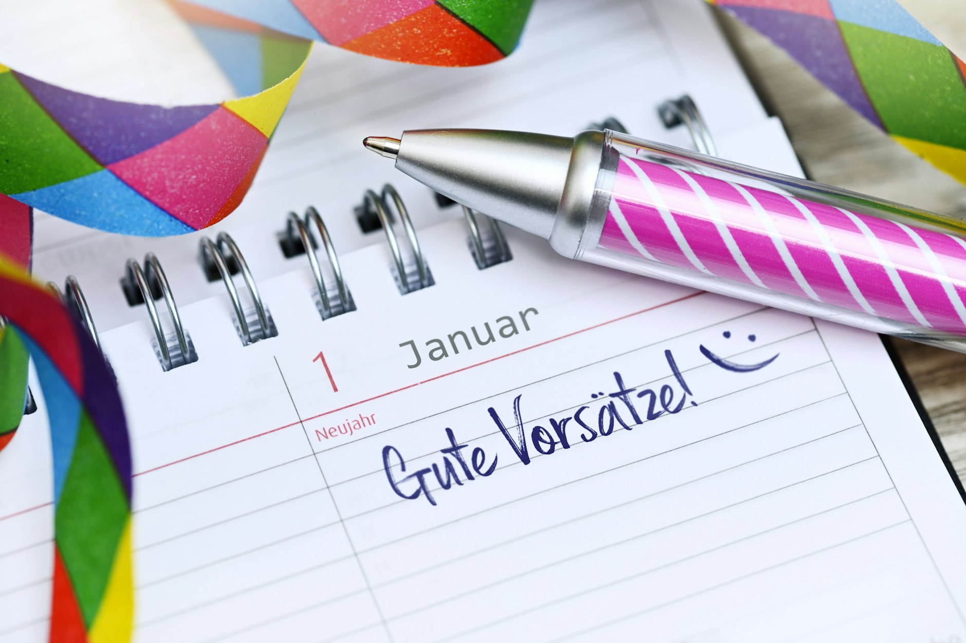 Gute Vorsätze gehören zu jeder Silvesterfeier. Aber: Wie hält man sie wirklich ein?