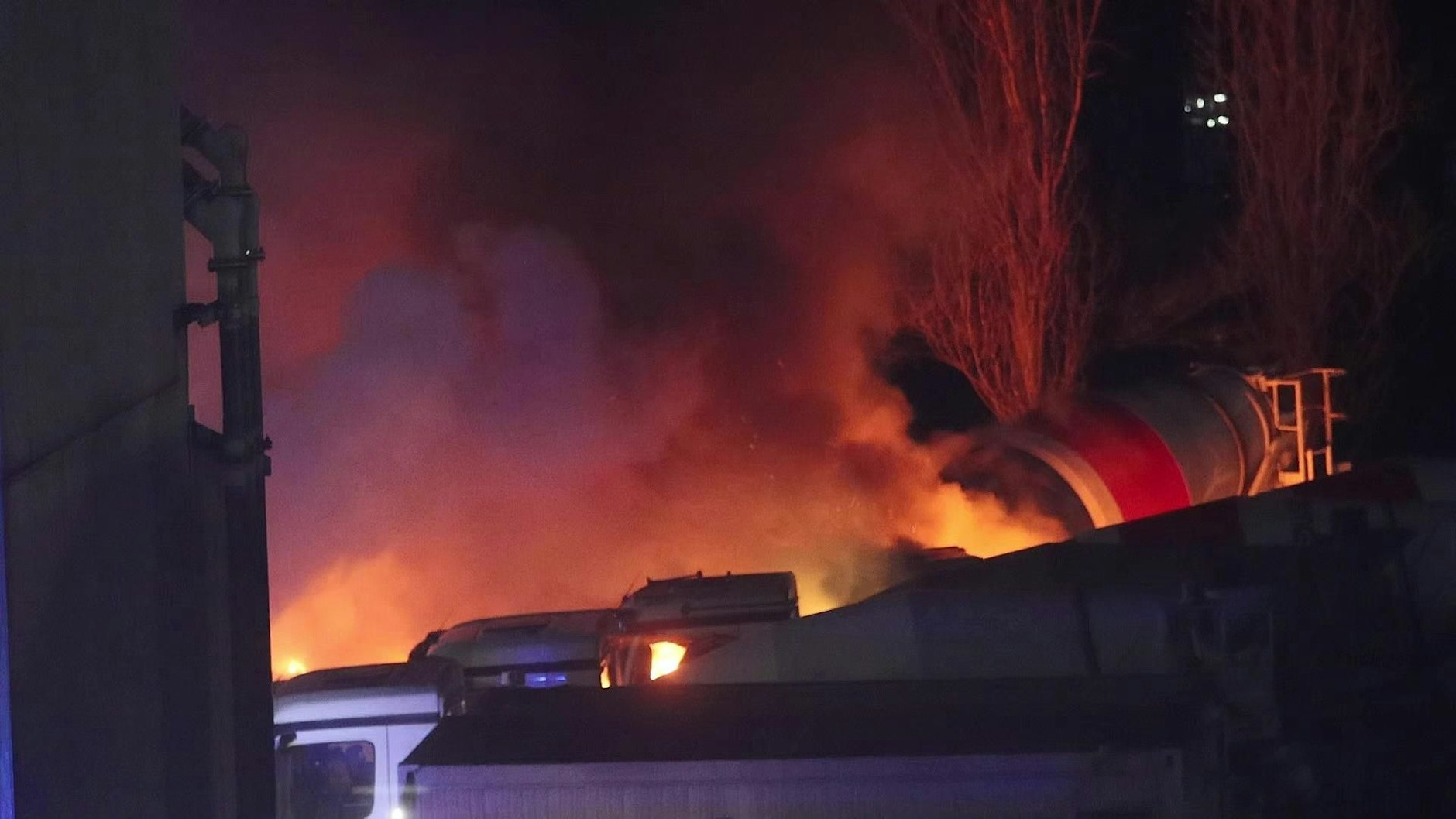 Der Einsatz der Berliner Feuerwehr dauerte mehr als zwei Stunden.