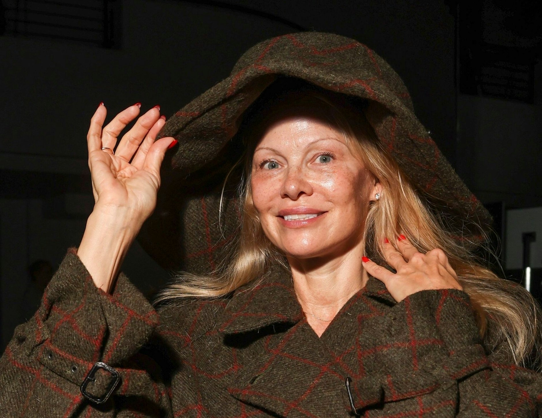 ARCHIV - US-Schauspielerin Pamela Anderson ungeschminkt auf der Modewoche in Paris.  