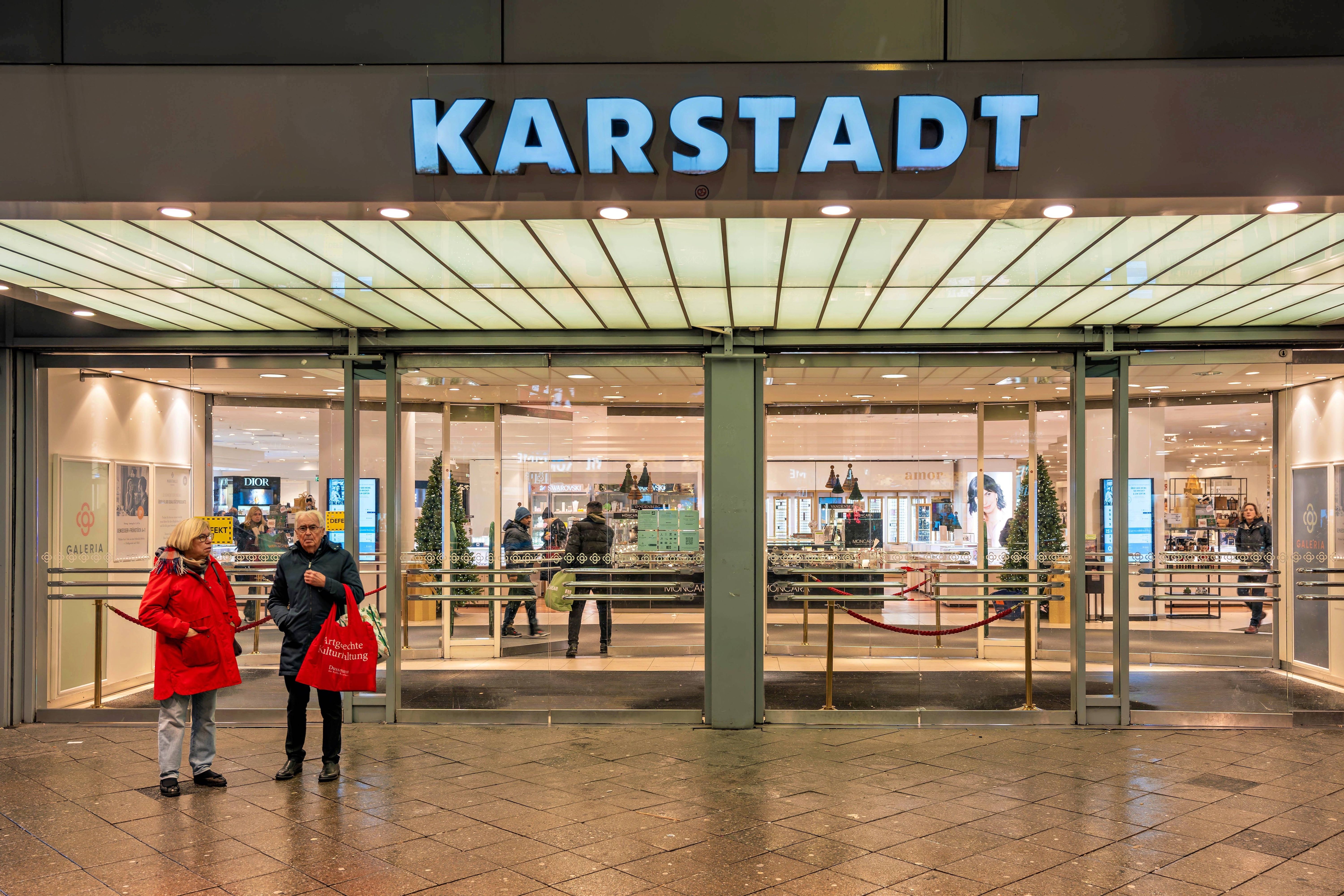 Galeria Karstadt Kaufhof Stellt Insolvenzantrag: Ungewissheit Für ...