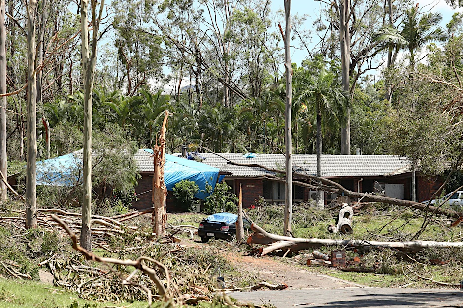 Durch die Stürme, die Queensland verwüsteten, sind seit dem ersten Weihnachtstag mehrere Menschen gestorben.  