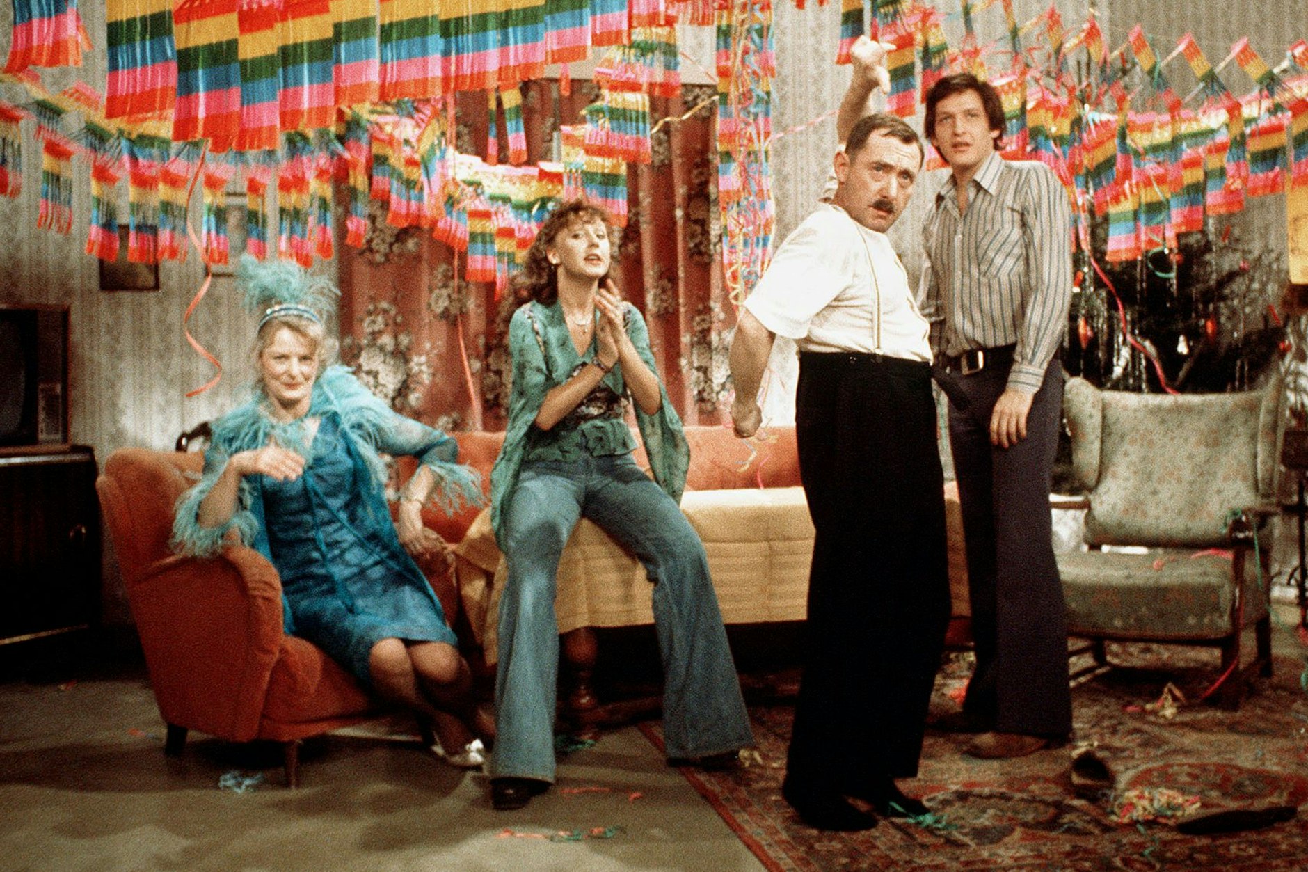 Die Tetzlaffs in gelöster Silvesterlaune (v.l..: Elisabeth Wiedemann, Hildegard Krekel, Heinz Schubert und Diether Krebs)