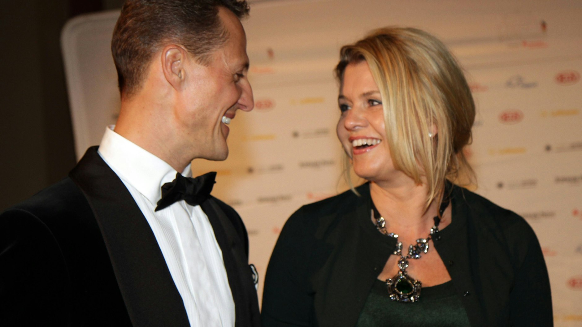Michael Schumacher mit Ehefrau Corinna auf einem Ball im Jahr 2012.