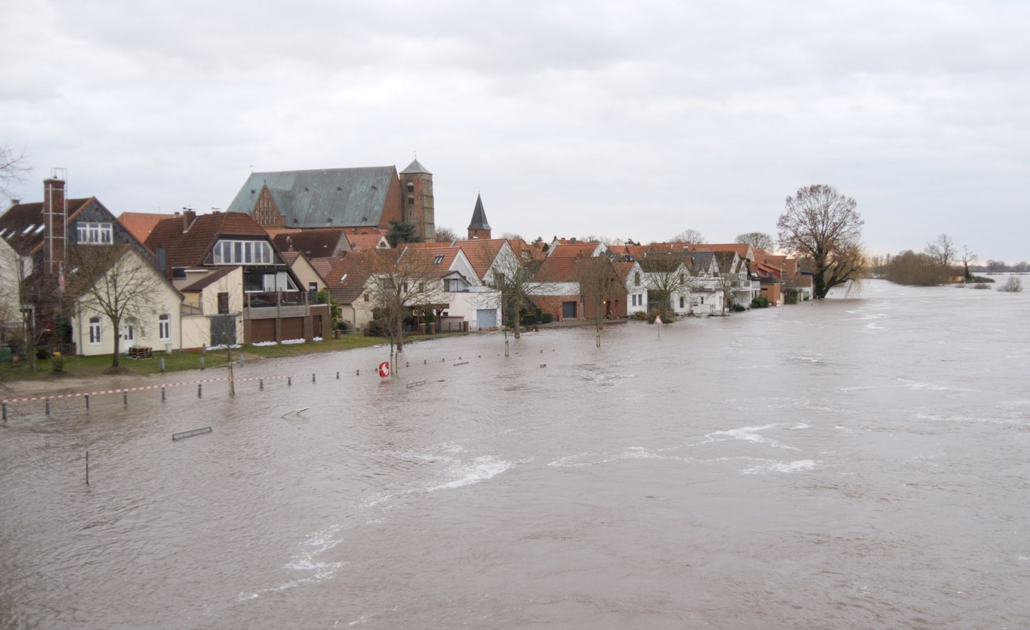 Hochwasser: „Riesige Wassermassen“ In Niedersachsen, Lage Auch Im Osten ...