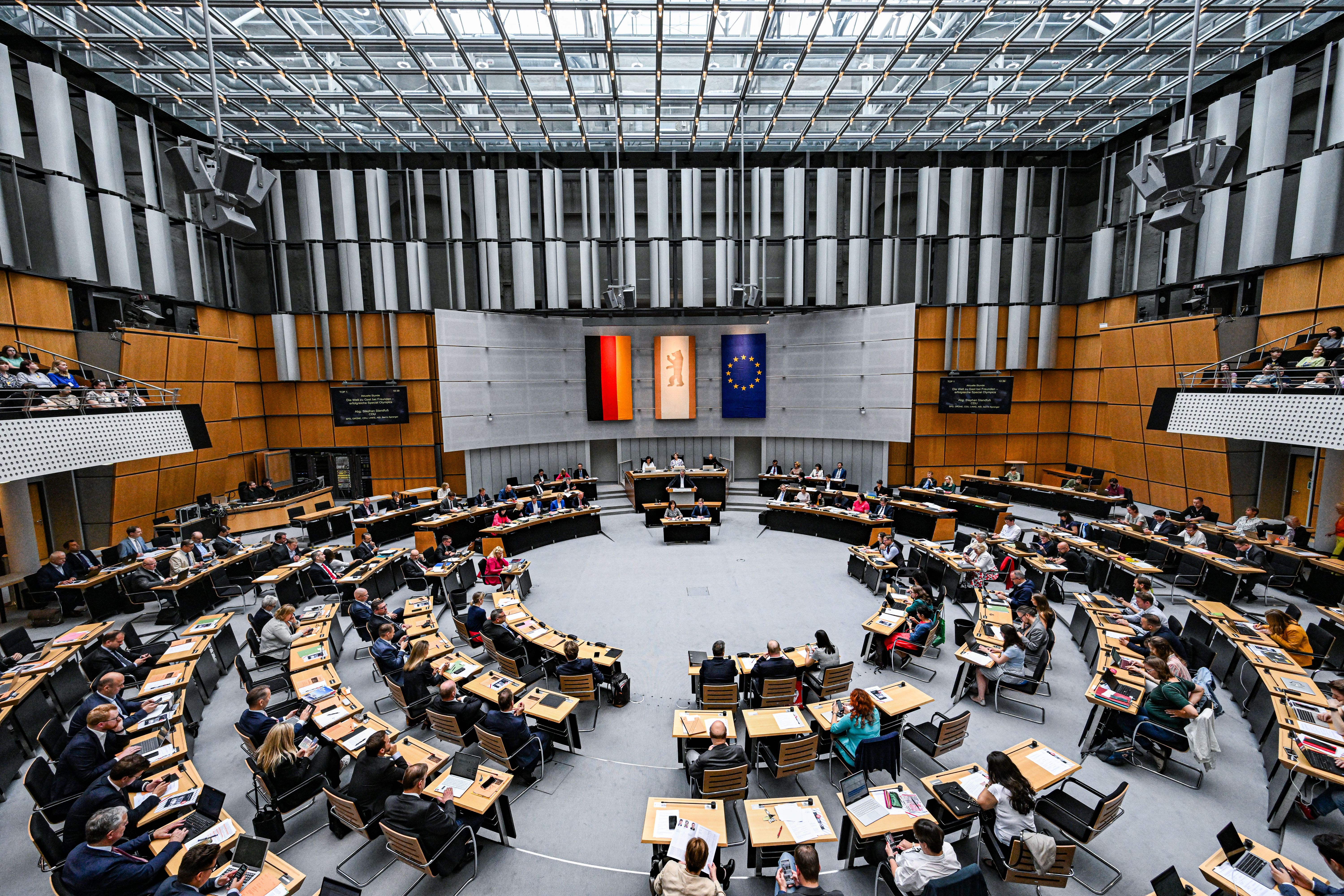 Image - Diäten steigen: SO viel Kohle bekommen die Berliner Abgeordneten 2024