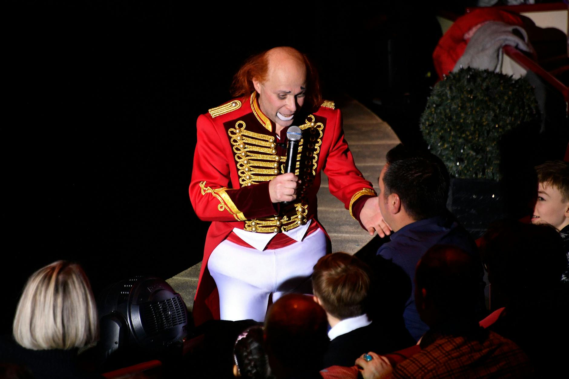 Die Clowns beim Circus Roncalli bringen nicht nur die jungen Zuschauer zum Lachen.