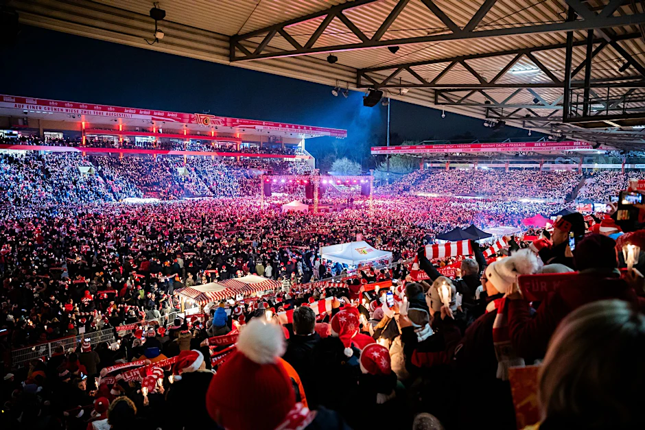 Zum Weihnachtssingen der Unioner kamen 28.500 Menschen ins Stadion An der Alten Försterei.  