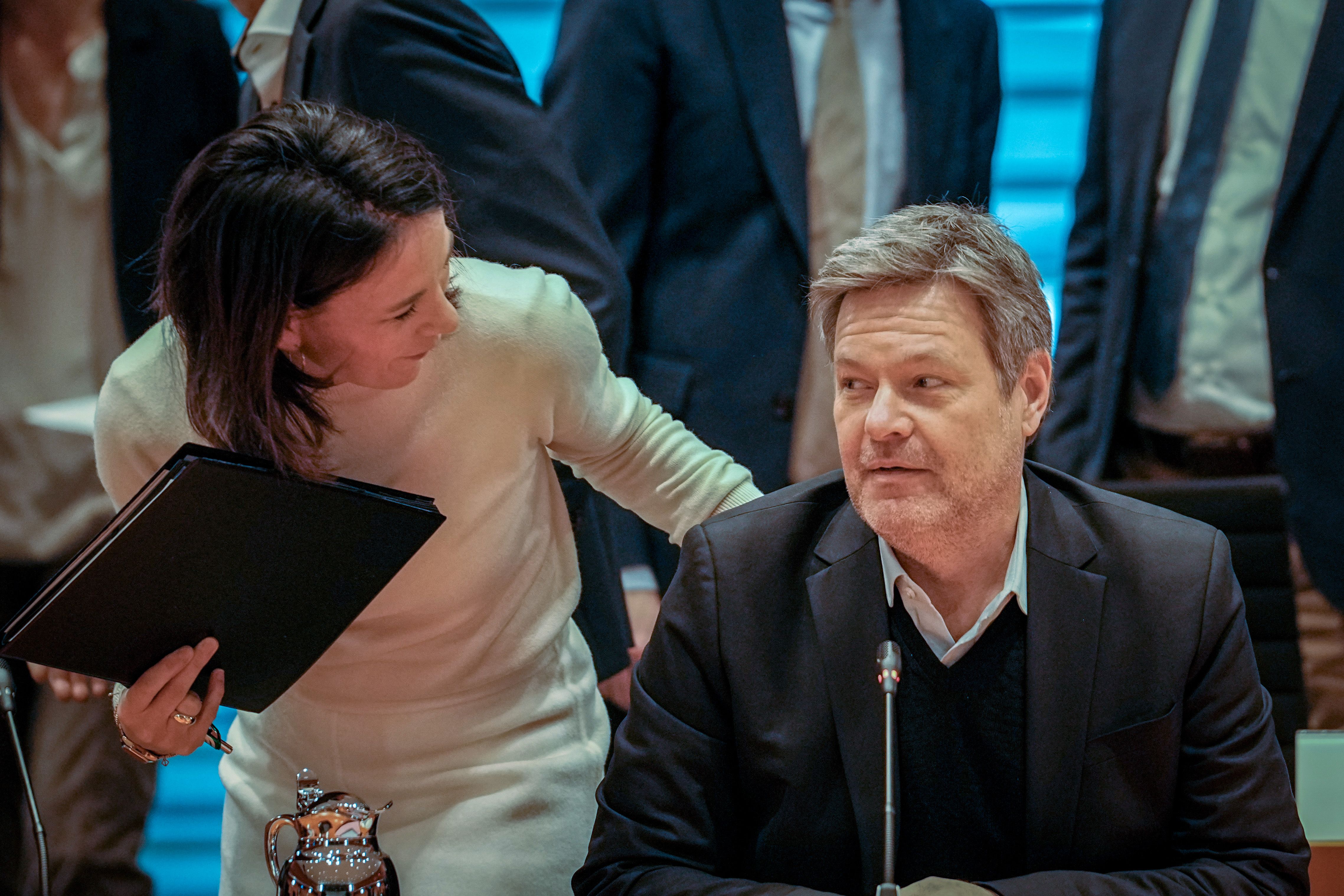 „Totaler Frevel“: Zerstört Robert Habecks LNG die Ökologie der Ostsee für immer?