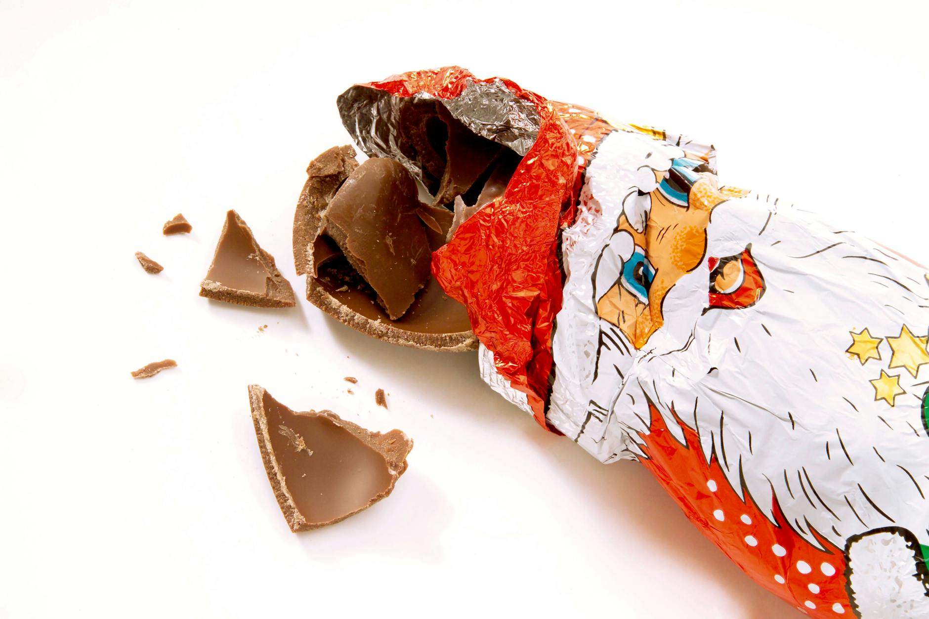 Aus den Schoko-Weihnachtsmännern kann man auch ganz einfach eine leckere Nuss-Nougat-Creme fürs Brot machen.