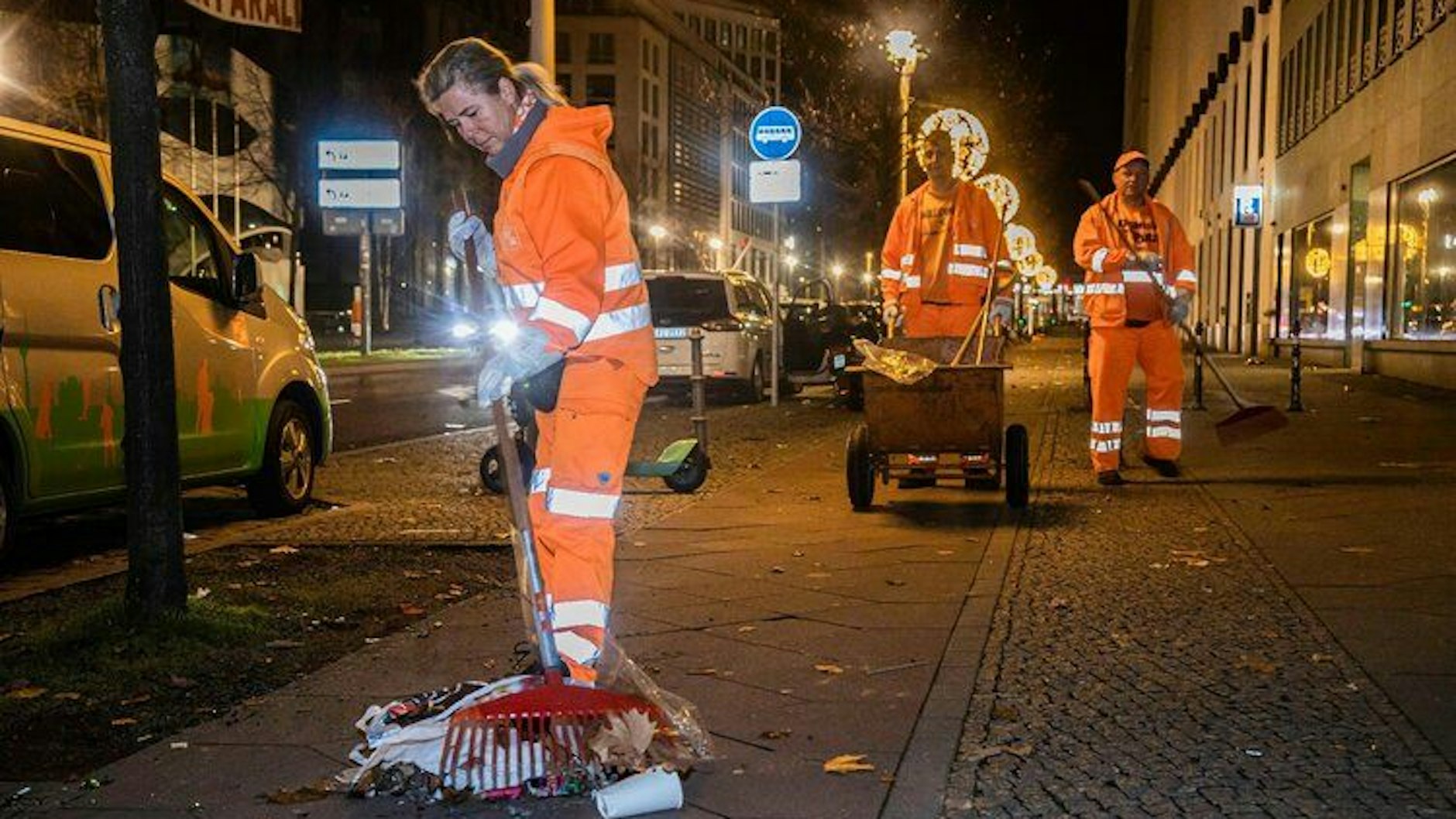 Vergangenes Neujahr hat die BSR 520 Kubikmeter Müll weggeschafft.