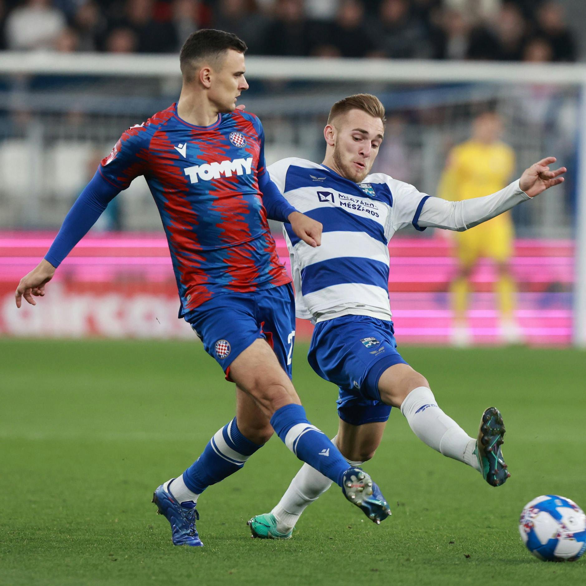Ex-Herthaner Filip Uremovic (l.) erlebte bei Hajduk Split im Oktober einen Trainerwechsel.