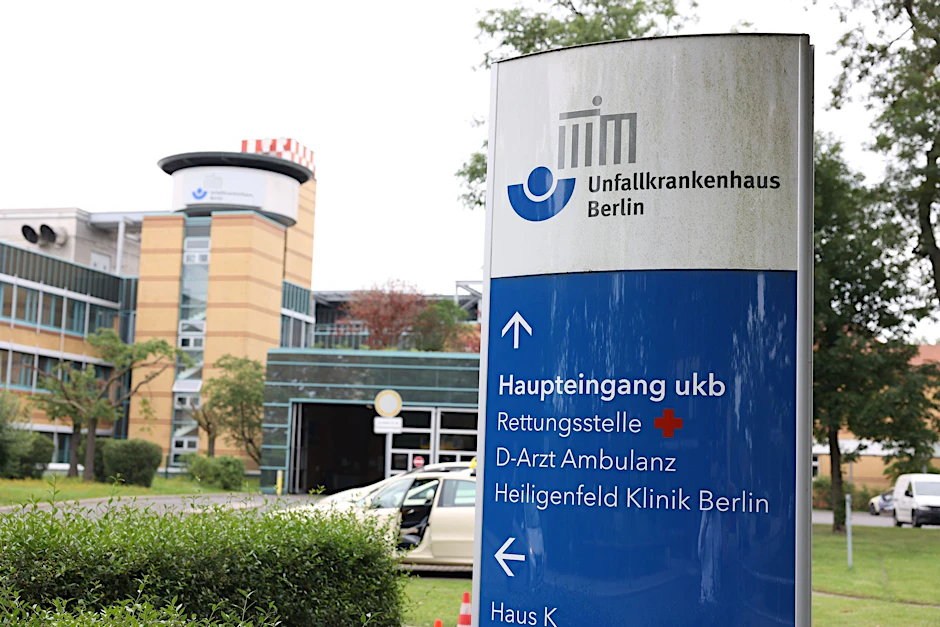 ARCHIV - Blick auf das Unfallkrankenhaus Berlin im Bezirk Marzahn.  
