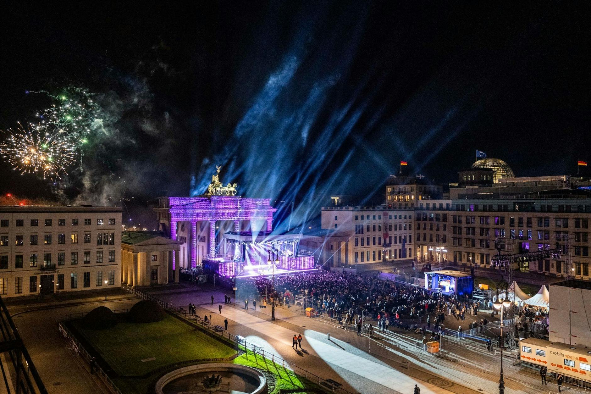 Vor dem Brandenburger Tor findet die ZDF-Silvester-Show statt. 