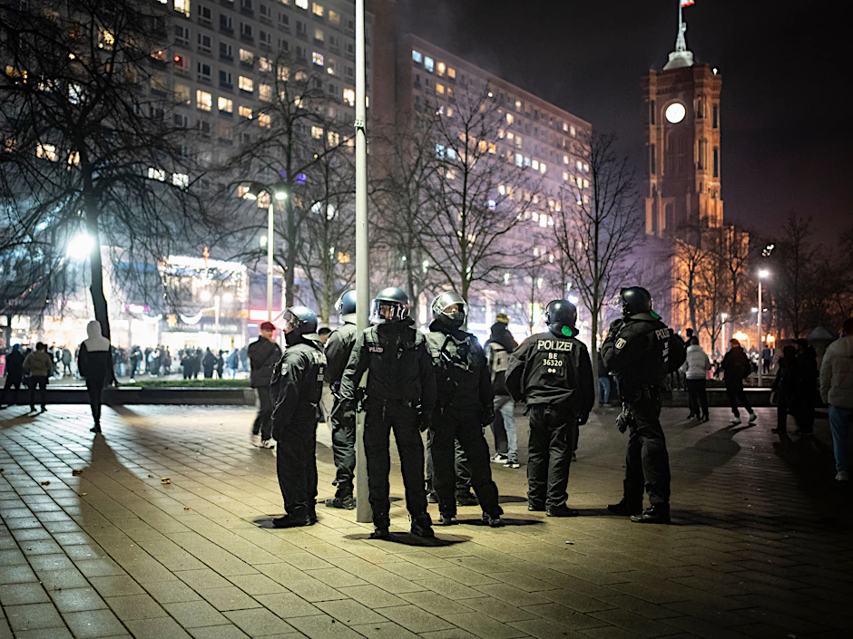 Das Sicherheitskonzept hat weitestgehend funktioniert, heißt es. Nur ausgerechnet hier am Alexanderplatz gab es zu Silvester auch unschöne Szenen.&nbsp;