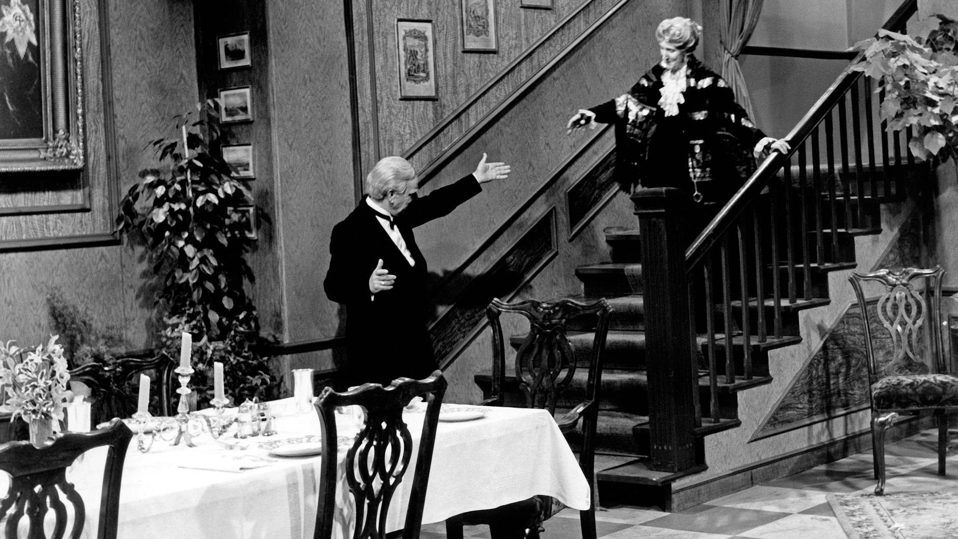 Pflichtprogramm „Dinner for One“ Alle Sendetermine HIER! Pflichtprogramm „Dinner for One“ Alle Sendetermine HIER!