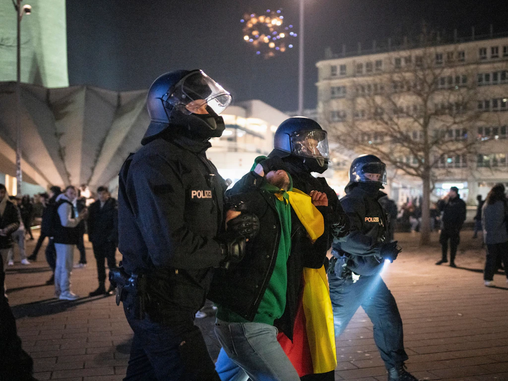 4000 Polizisten zu Silvester in Berlin: Wird das jetzt immer so sein?