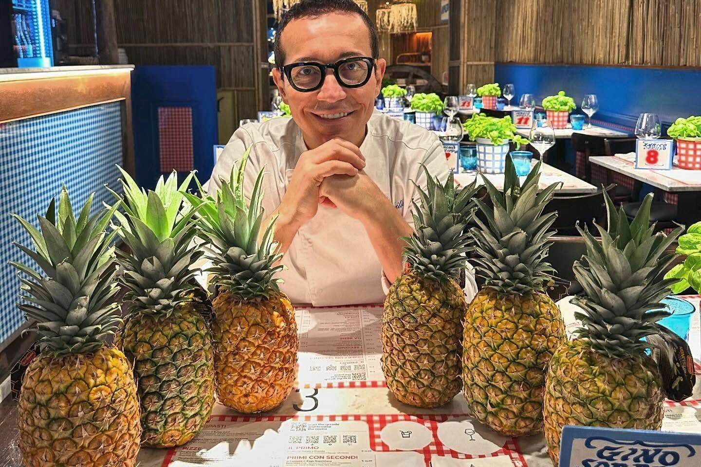 Der neapolitanische Pizzabäcker Gino Sorbillo nimmt Ananas-Pizza auf die Speisekarte und sorgt damit für Aufregung!